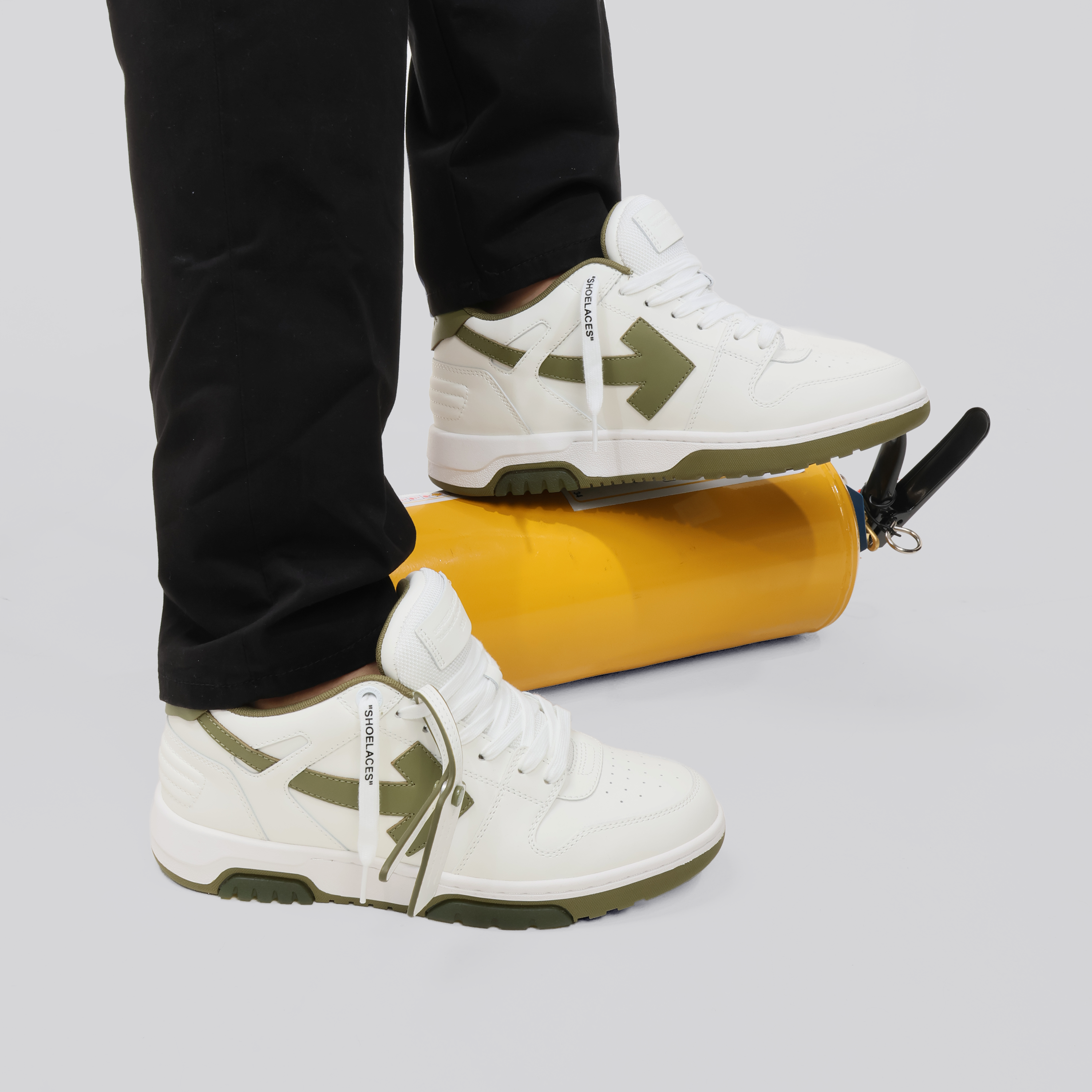 Sneakers Blancos Off-White "OOO"