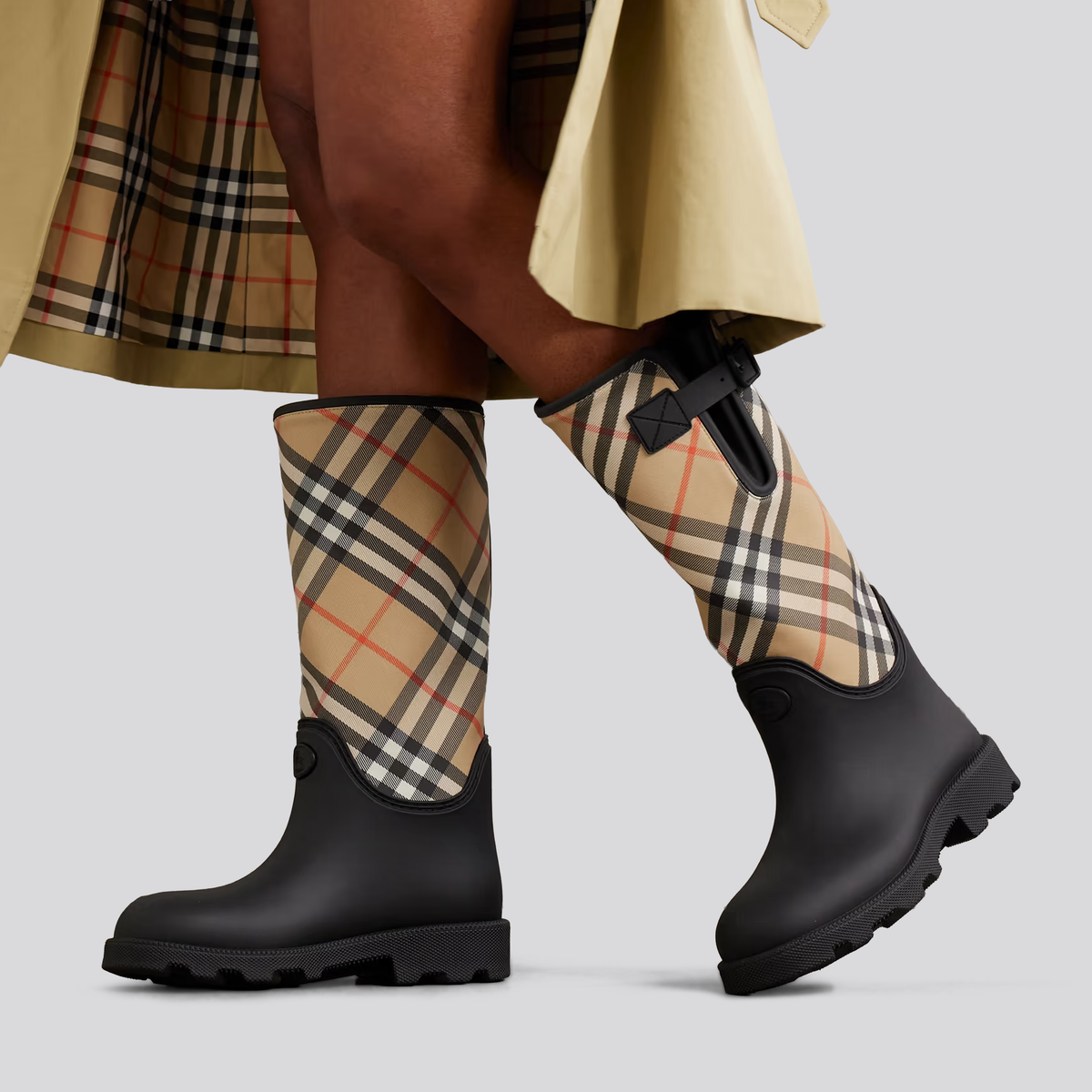 Botas Negras Burberry Check Marsh