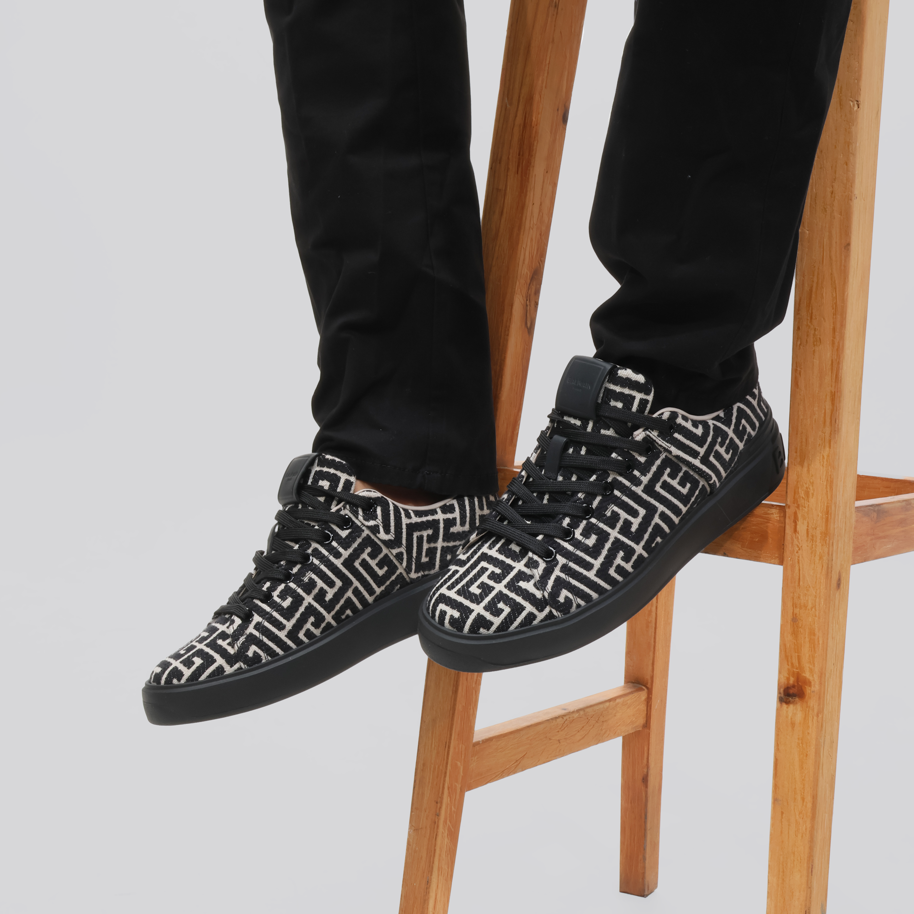 Sneakers Negros Balmain B-Court Monogram