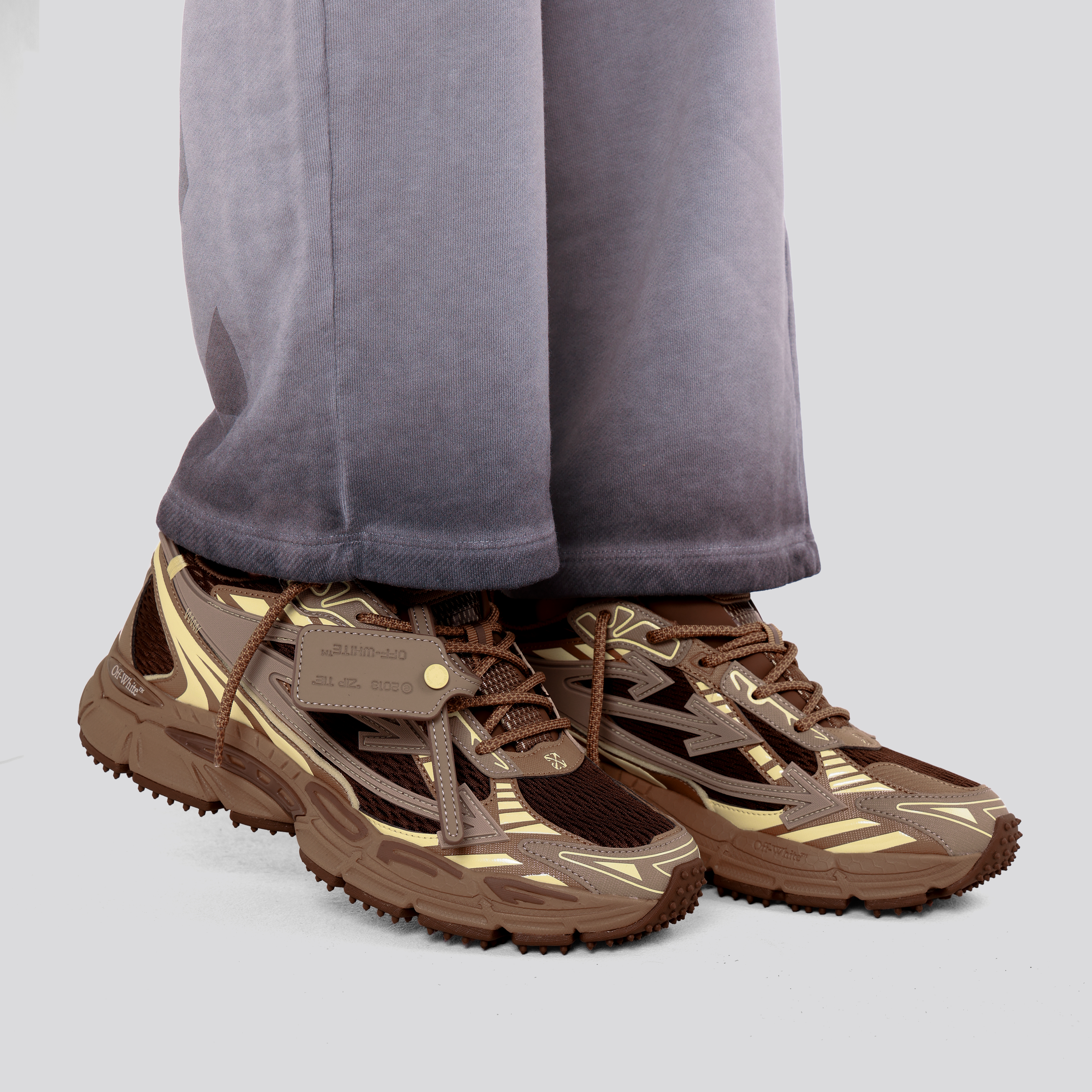 Sneakers Café Off-White Be Right Back