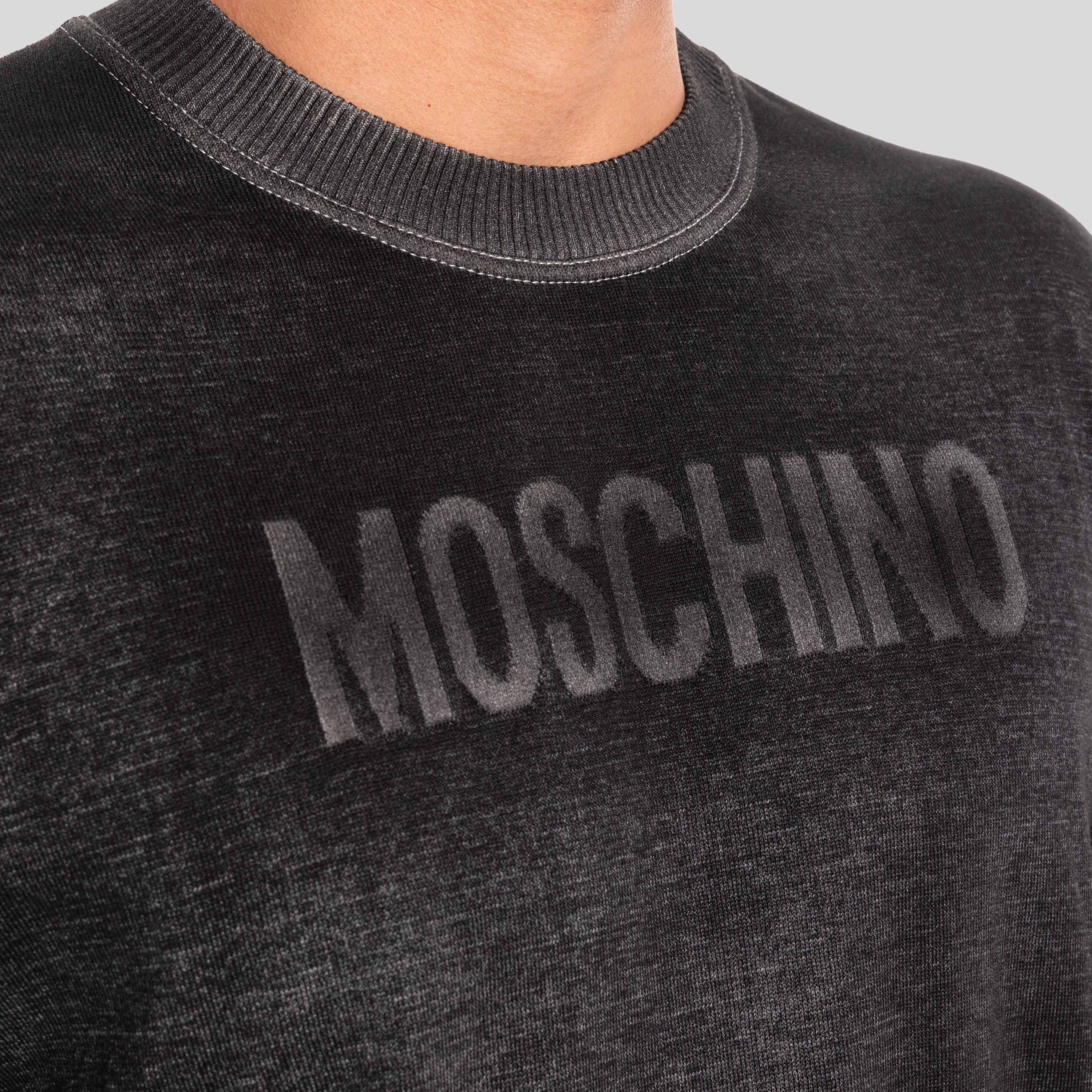 Buzo Negro Moschino Logo