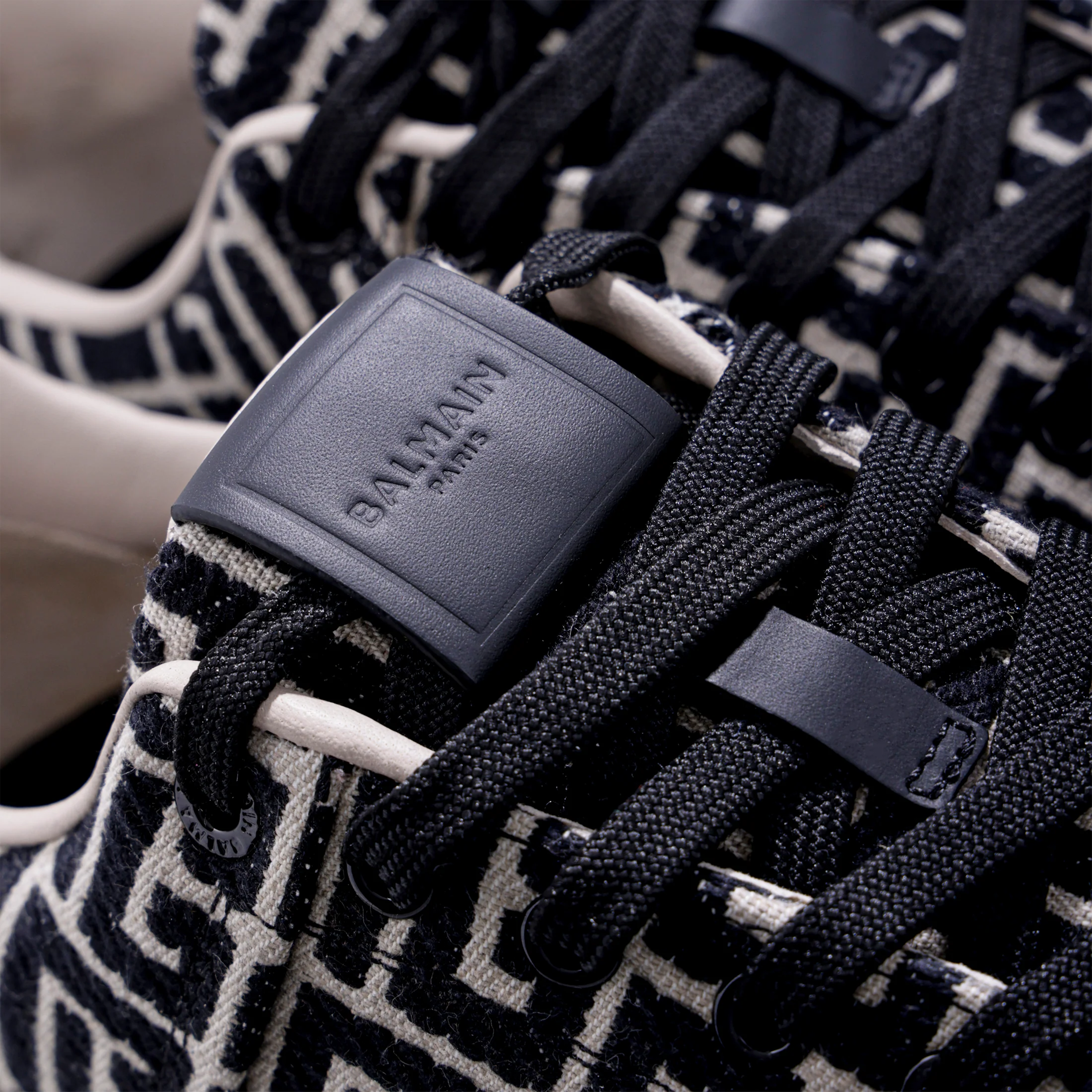 Sneakers Negros Balmain B-Court Monogram