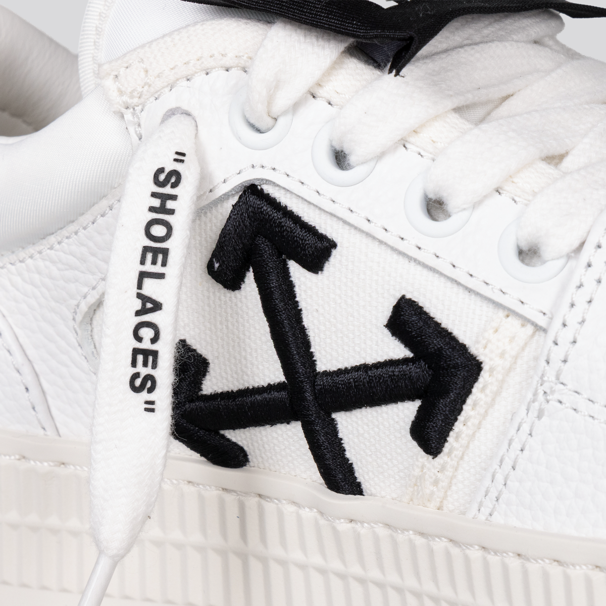 Sneakers Blancos - Negros Off-White Court 3.0