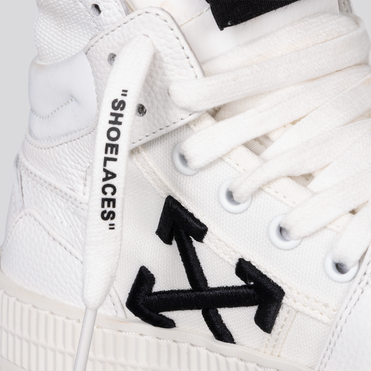 Sneakers Blancos - Negros Off-White Off Court 3.0