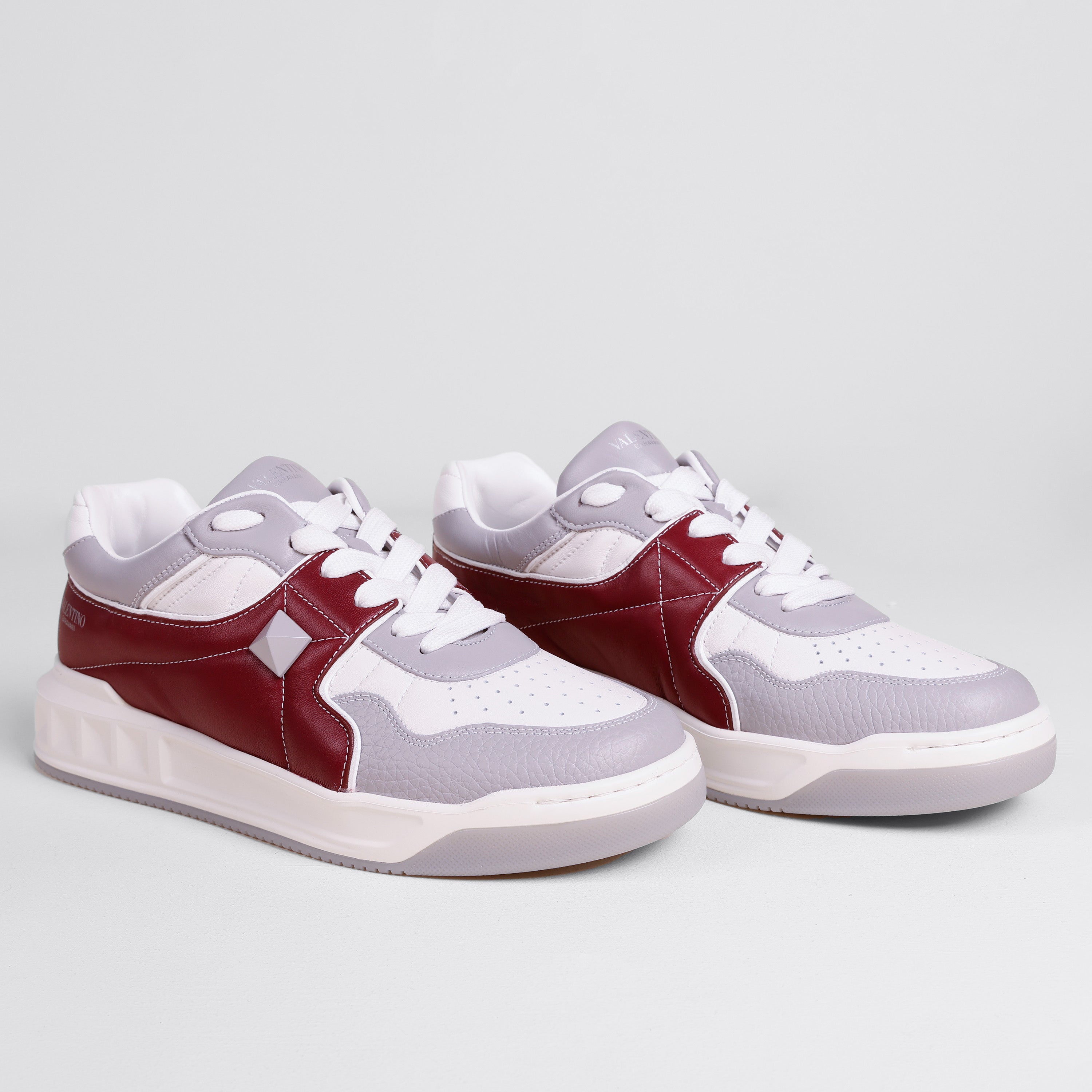 Sneakers Valentino Gris-Dark Red Roman Stud
