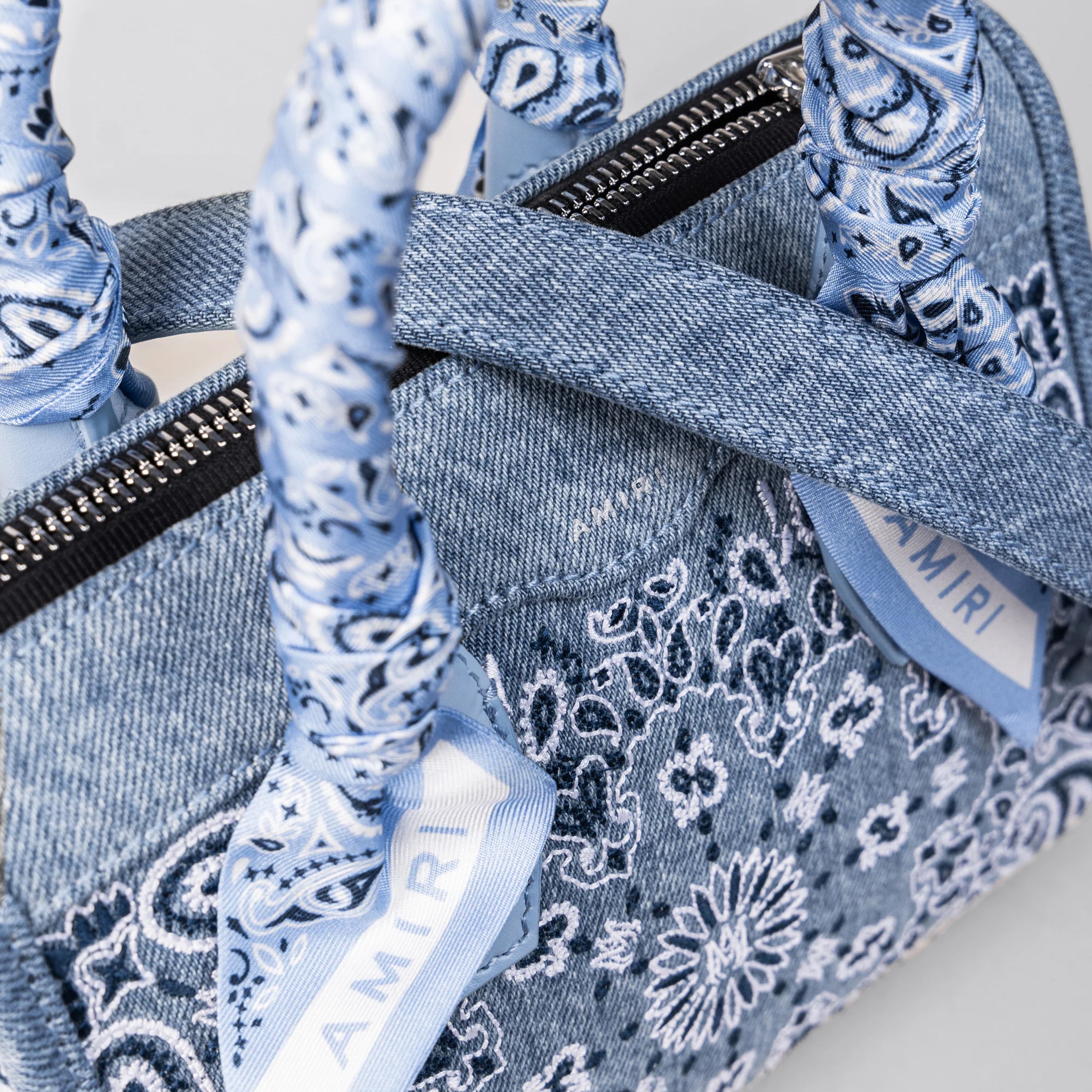 Cartera Azul AMIRI Micro Triangle
