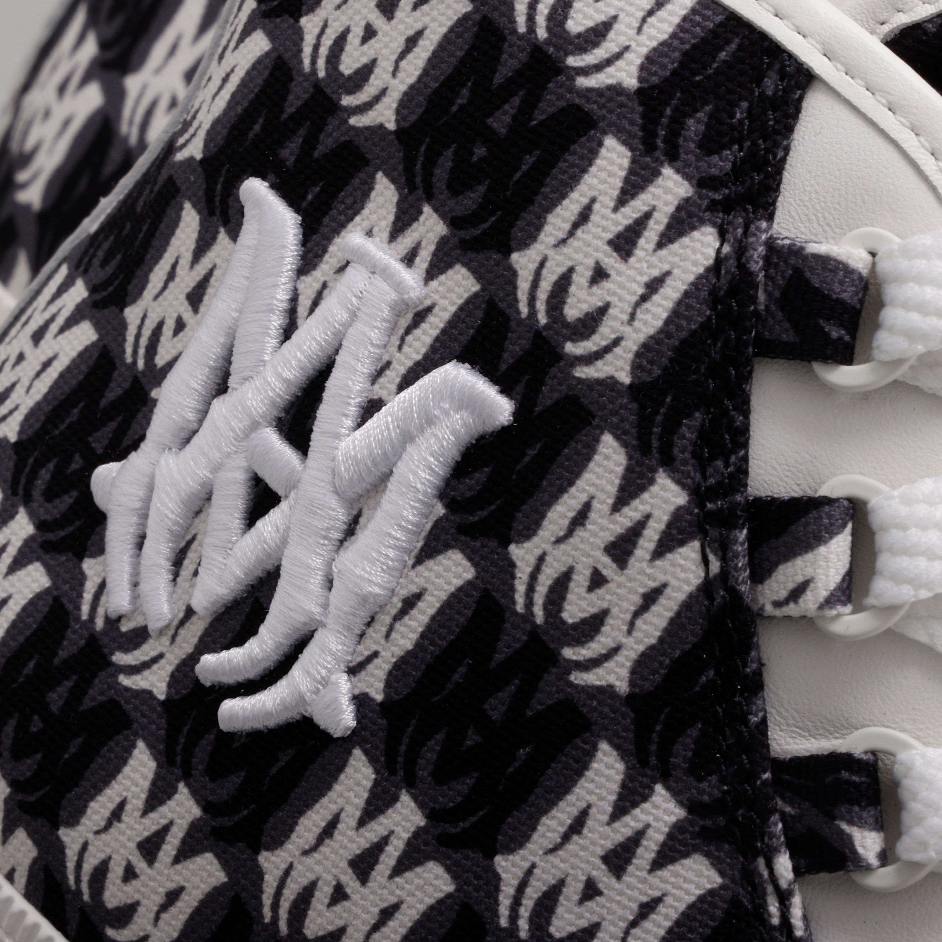 Sneakers High Top Blancos AMIRI Checkerboard