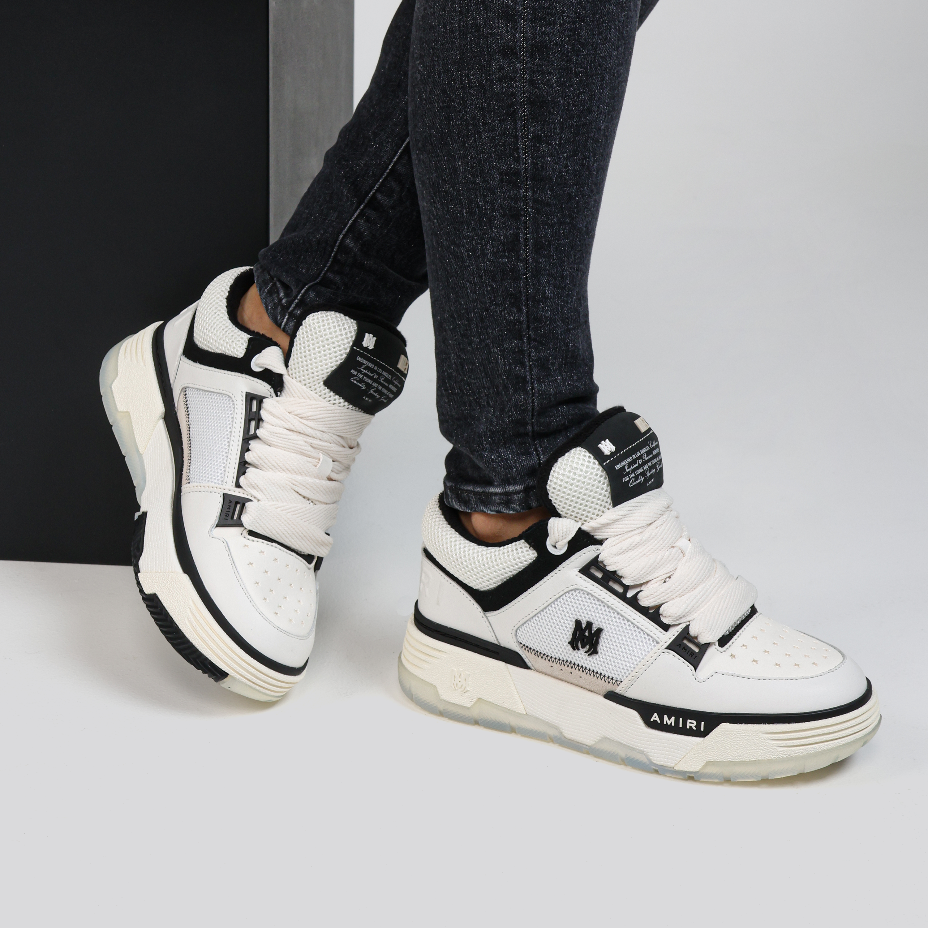 Sneakers Blancos Negros AMIRI MA-1