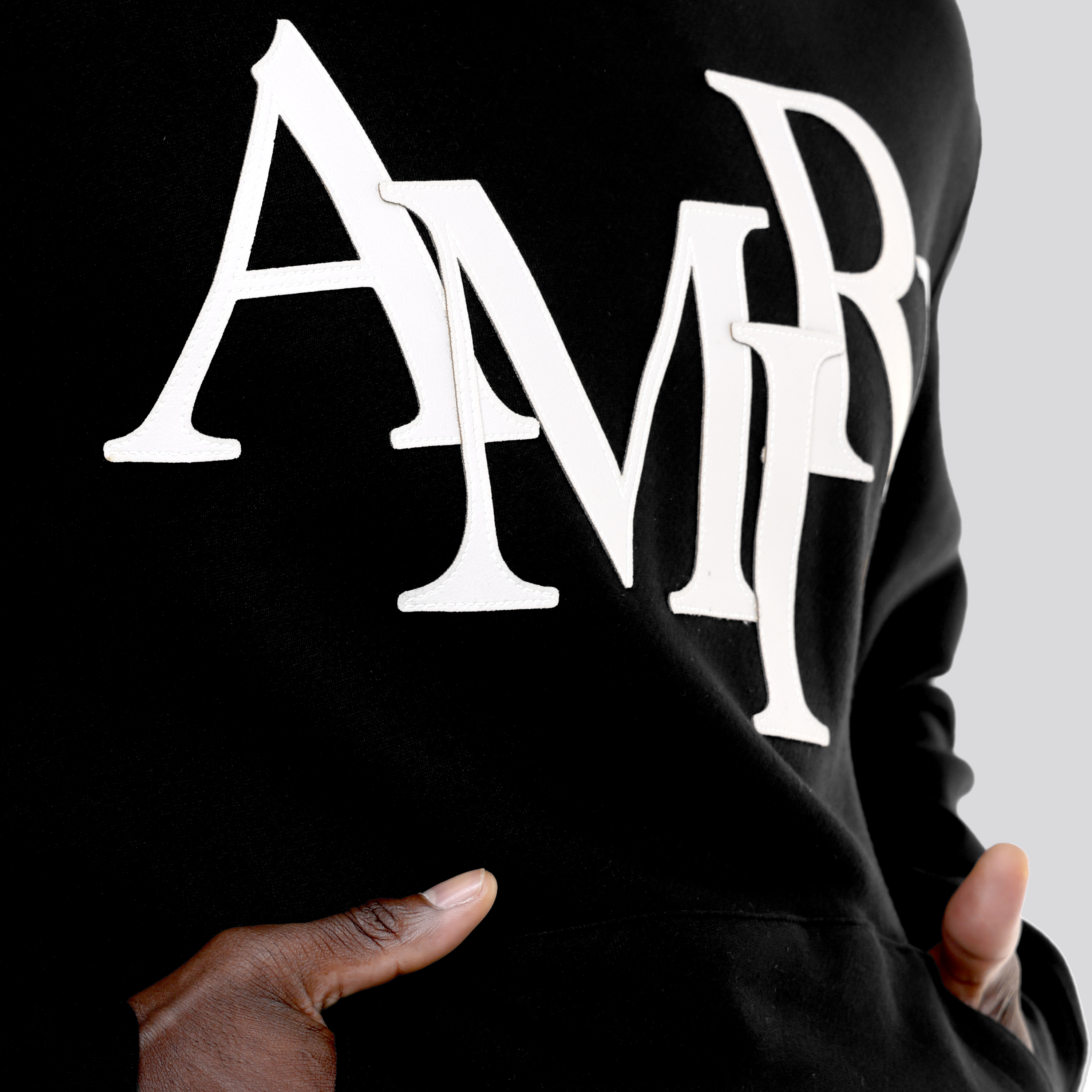 Buzo Negro AMIRI Staggered