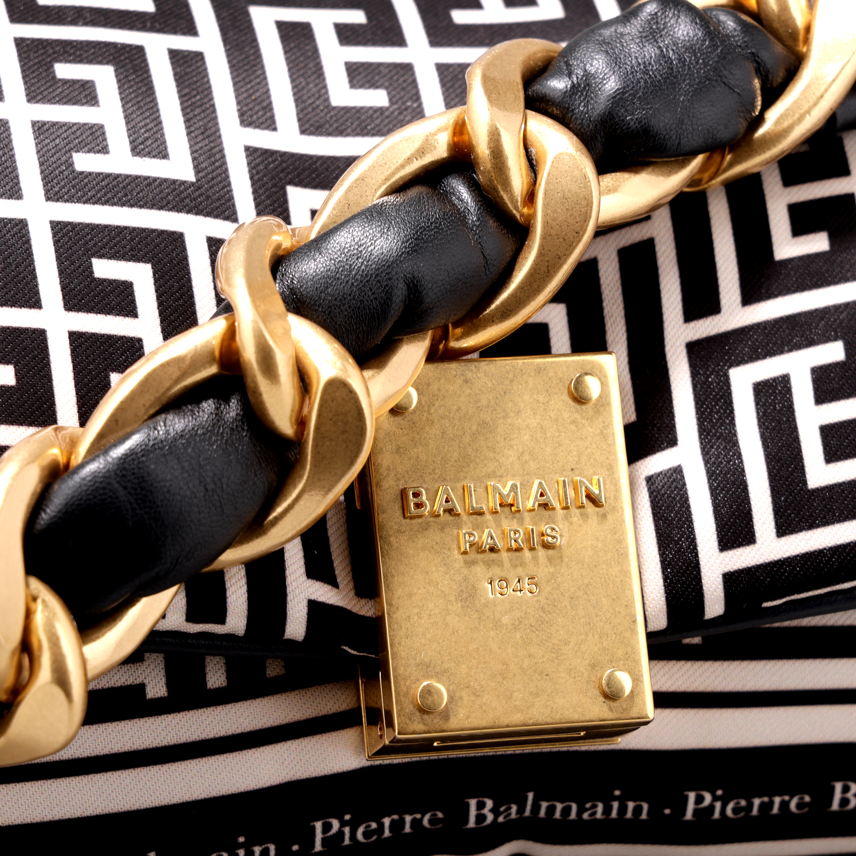 Cartera Negra Balmain Dorado Monogram Chain
