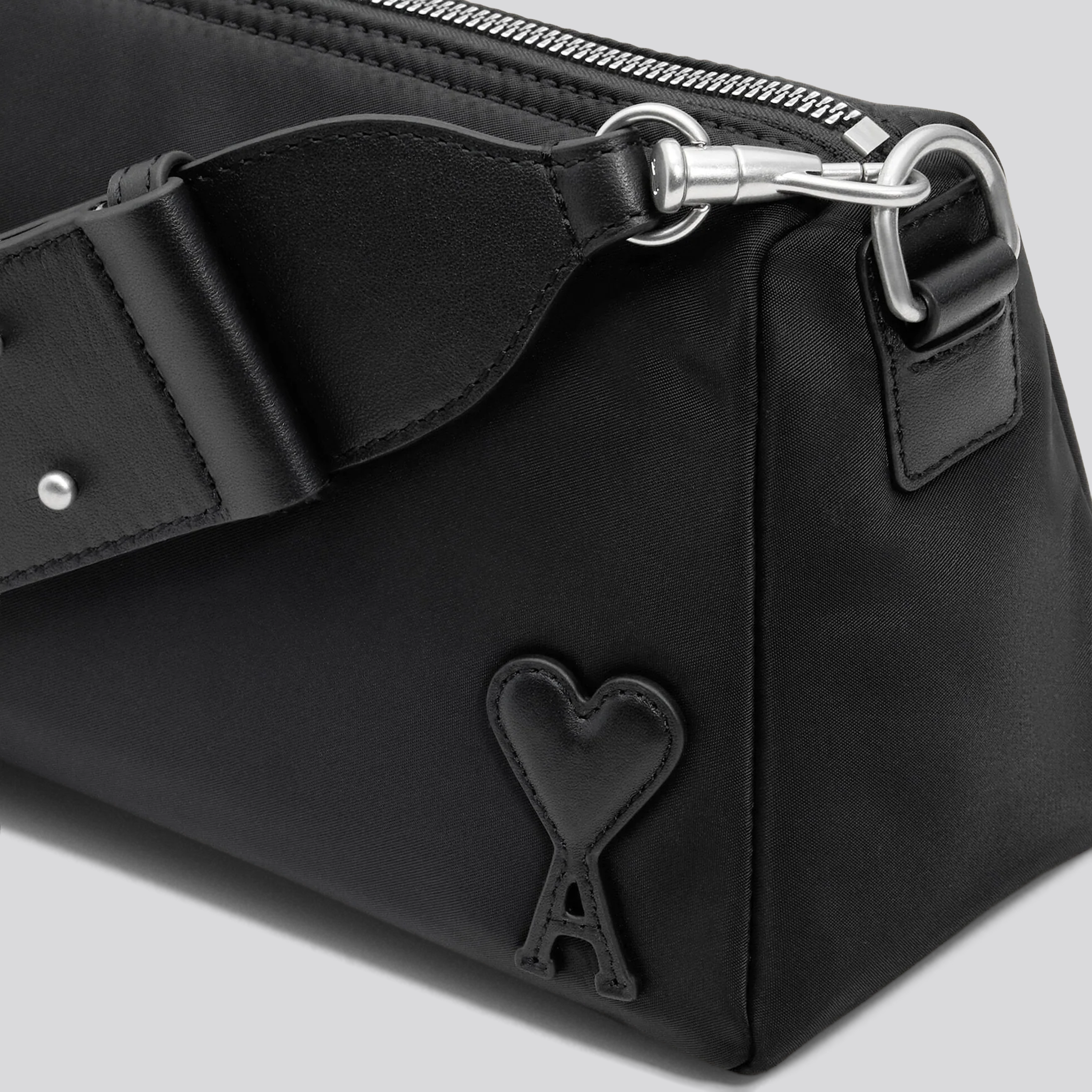 Cartera Negra Ami Paris Marcel