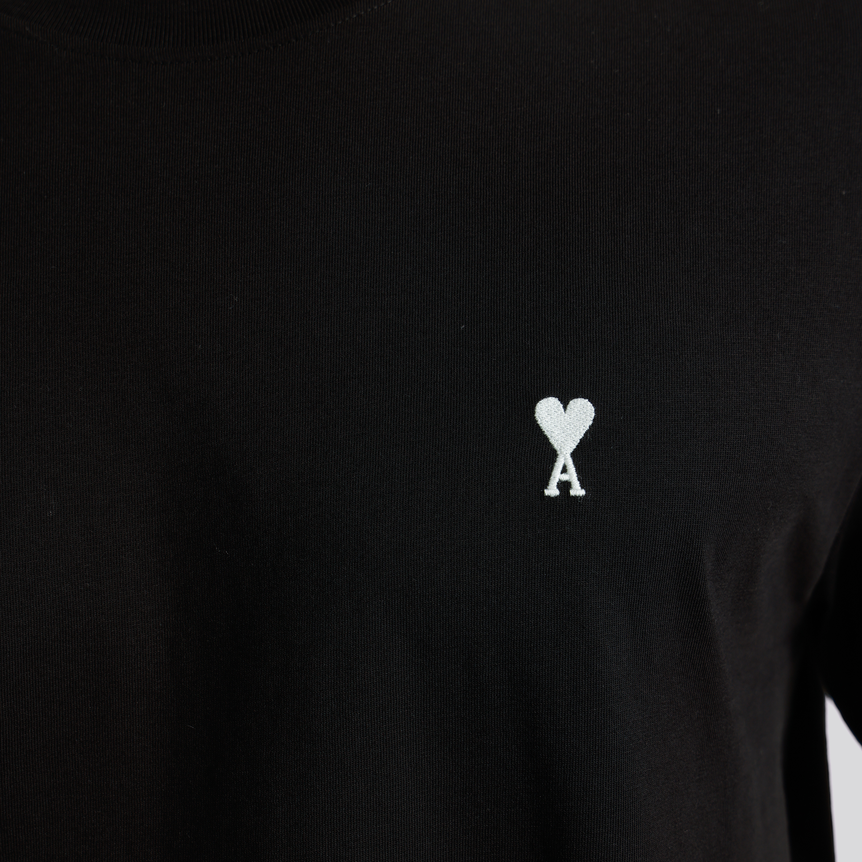 Camiseta Negra Ami Paris Coeur Contrasted