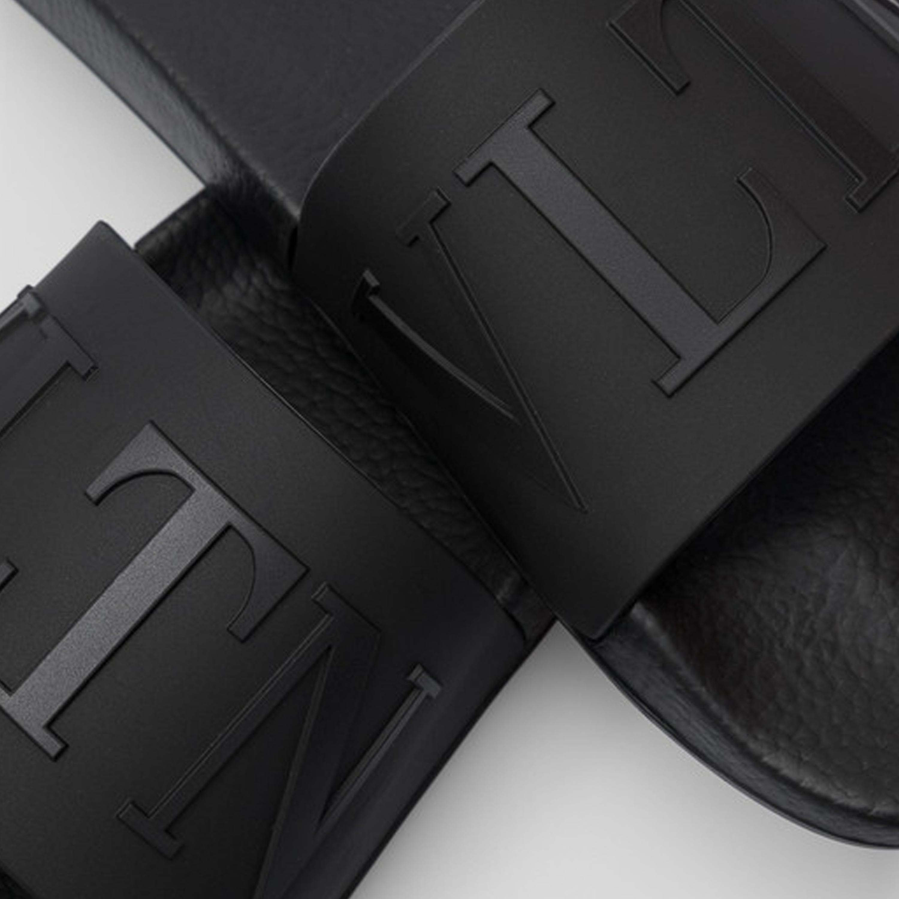 Sandalias Negras Valentino Logo