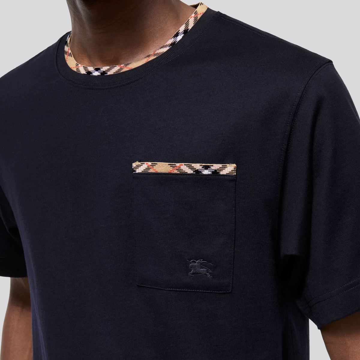 Camiseta Negra Burberry Vintage Check Pocket