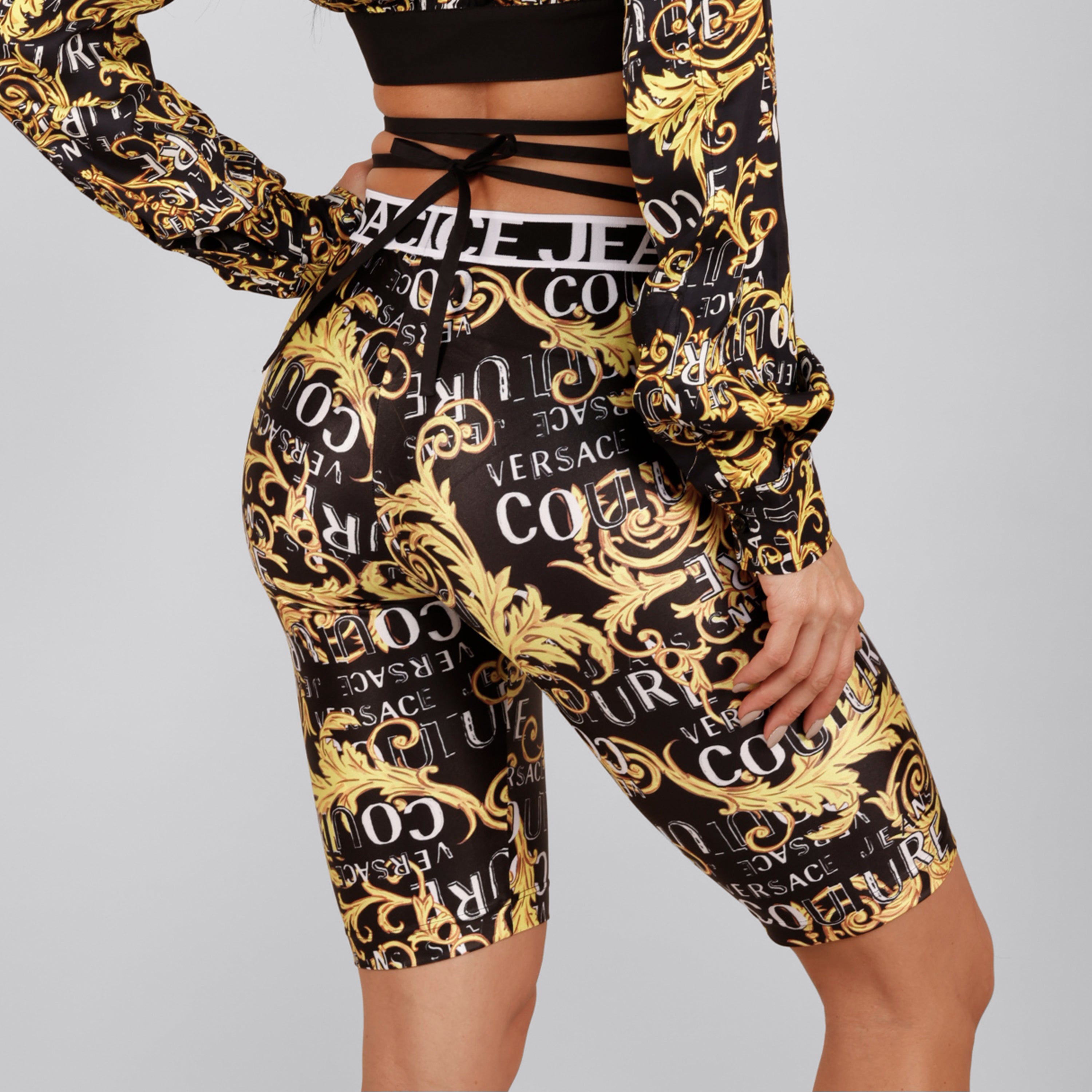 Short Negro Versace Couture Satin Cinz Print Logo