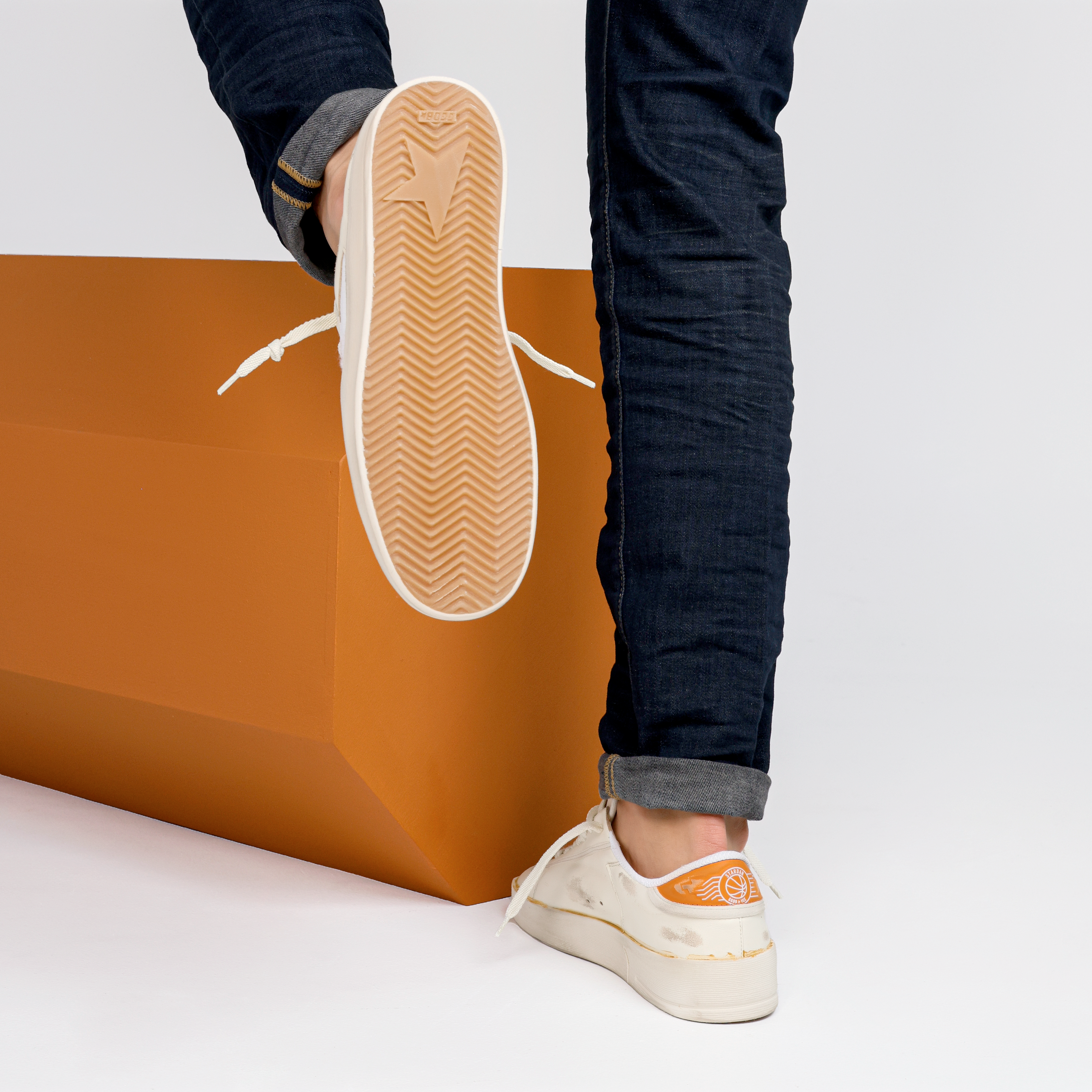 Sneakers Blancos Golden Goose Naranja Stardan Suede