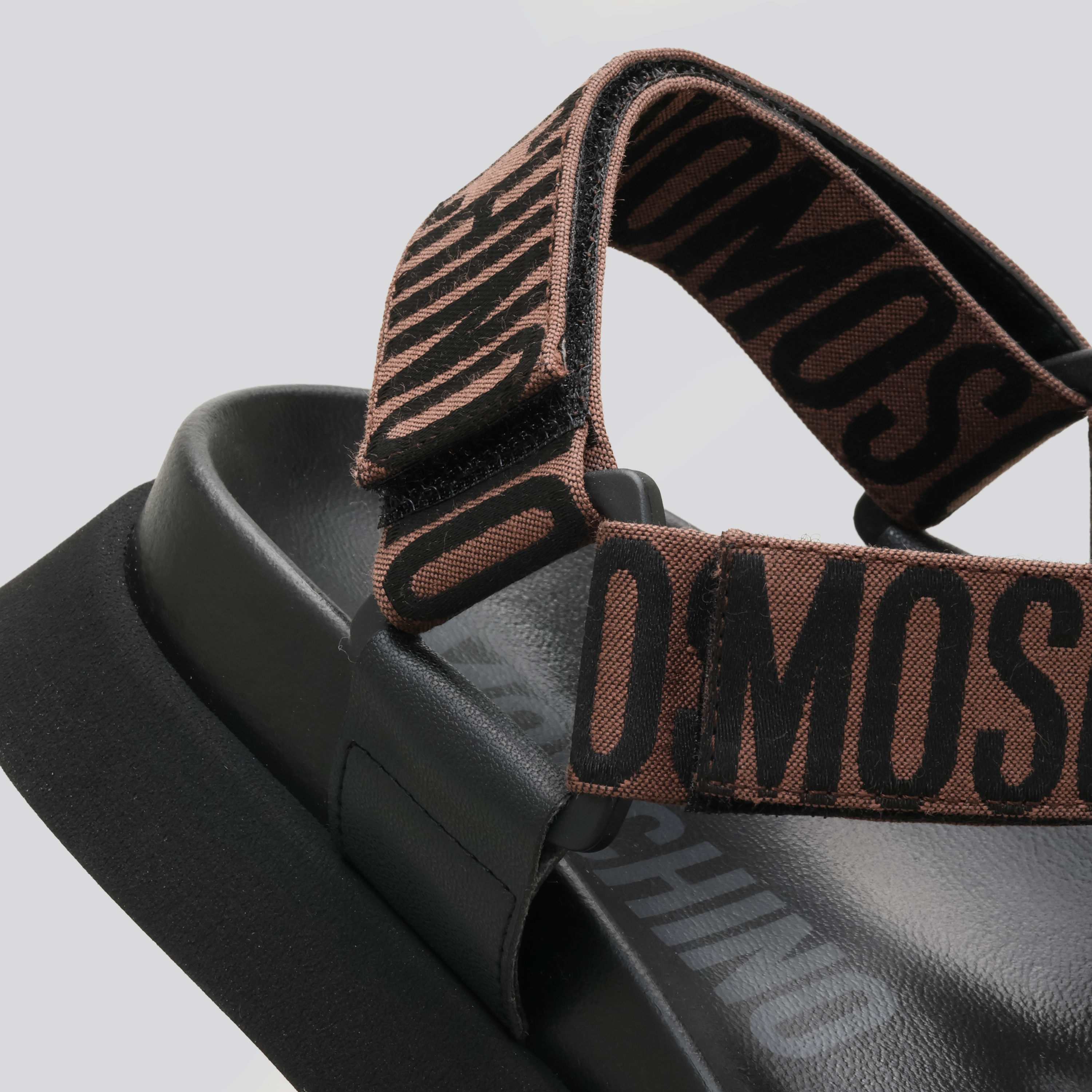 Sandalias Negras Moschino Monogram Lace