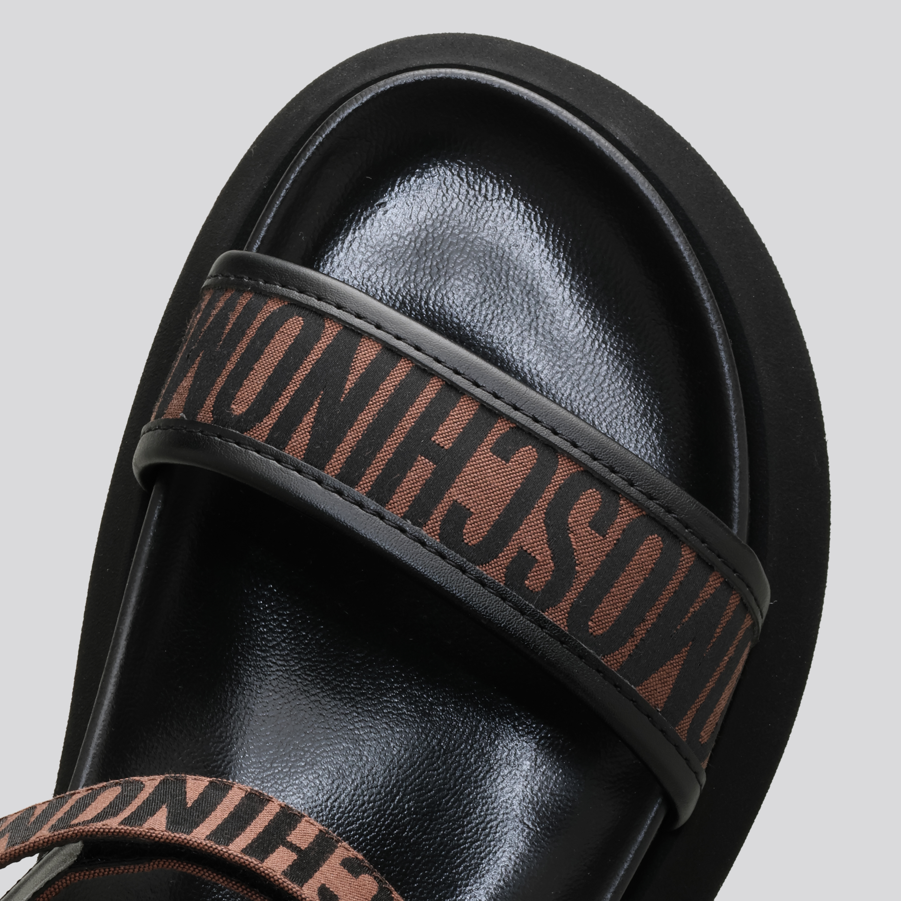 Sandalias Negras Moschino Monogram Lace