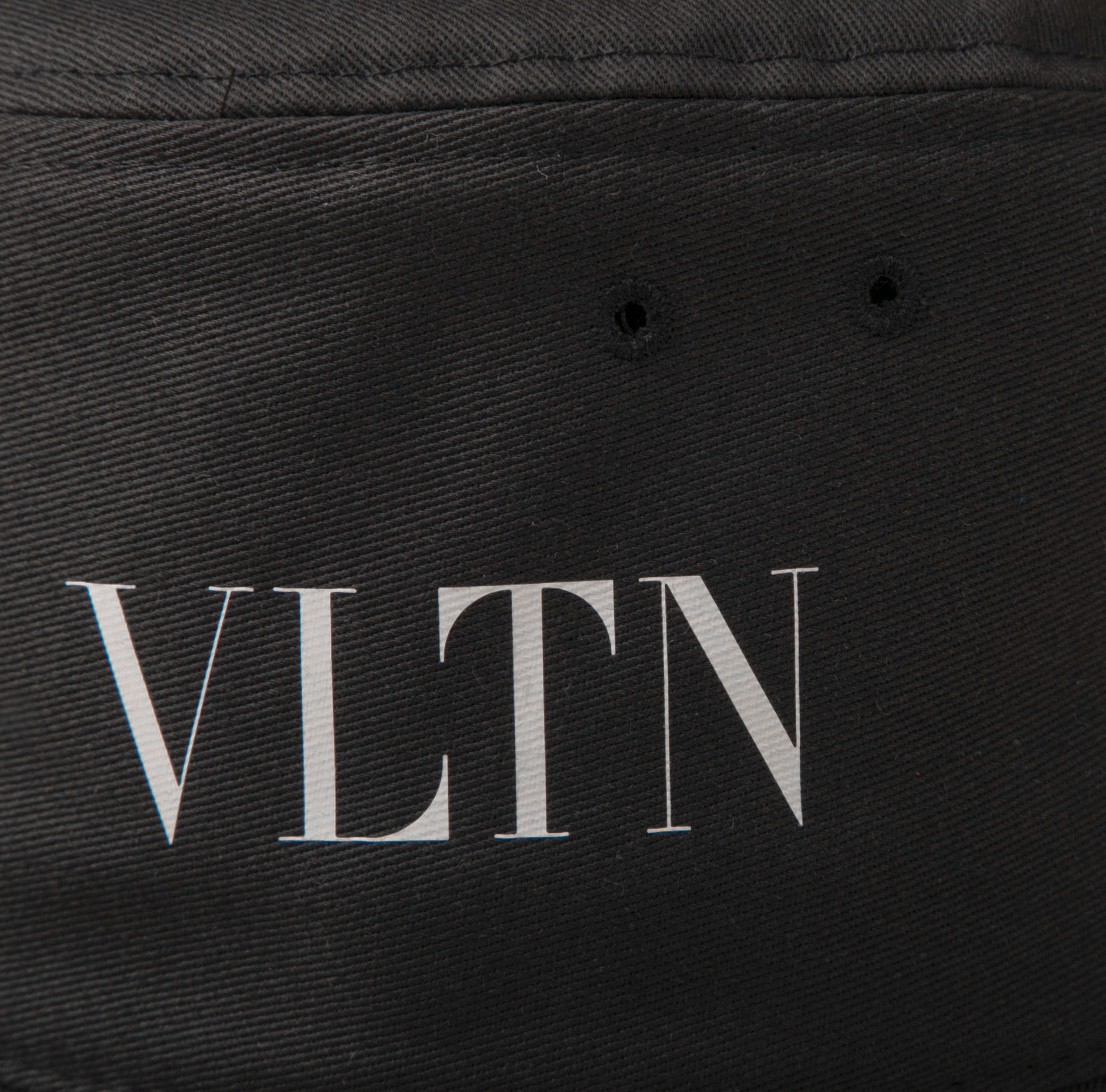 Gorro Negro VLTN Logo