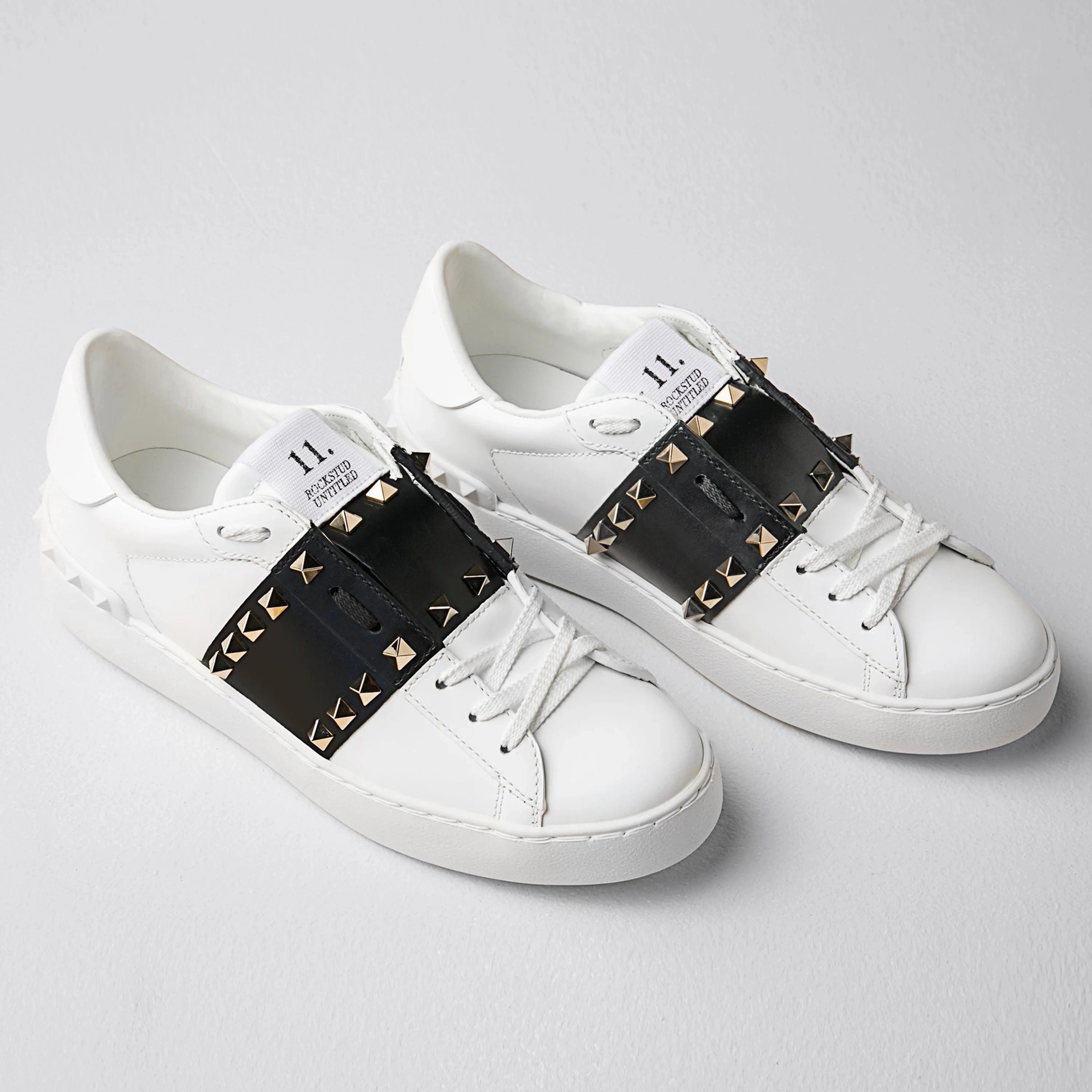 Sneakers Valentino Blanco-Negro Rockstud Gold Untitled