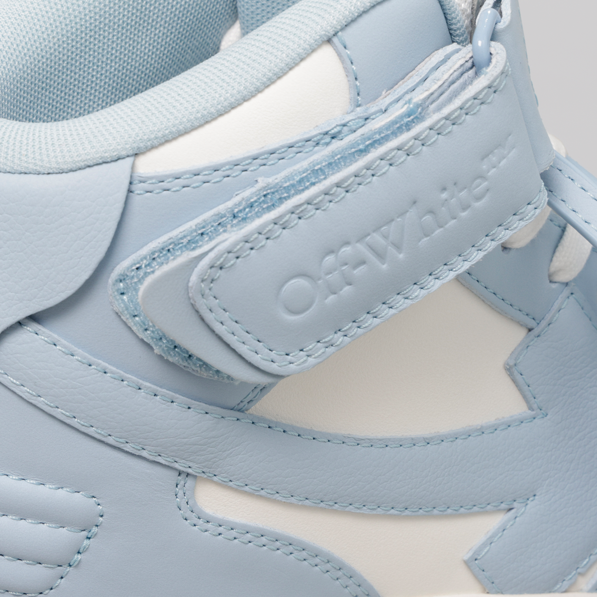 Sneakers Celeste Off-White "OOO" Mid Top