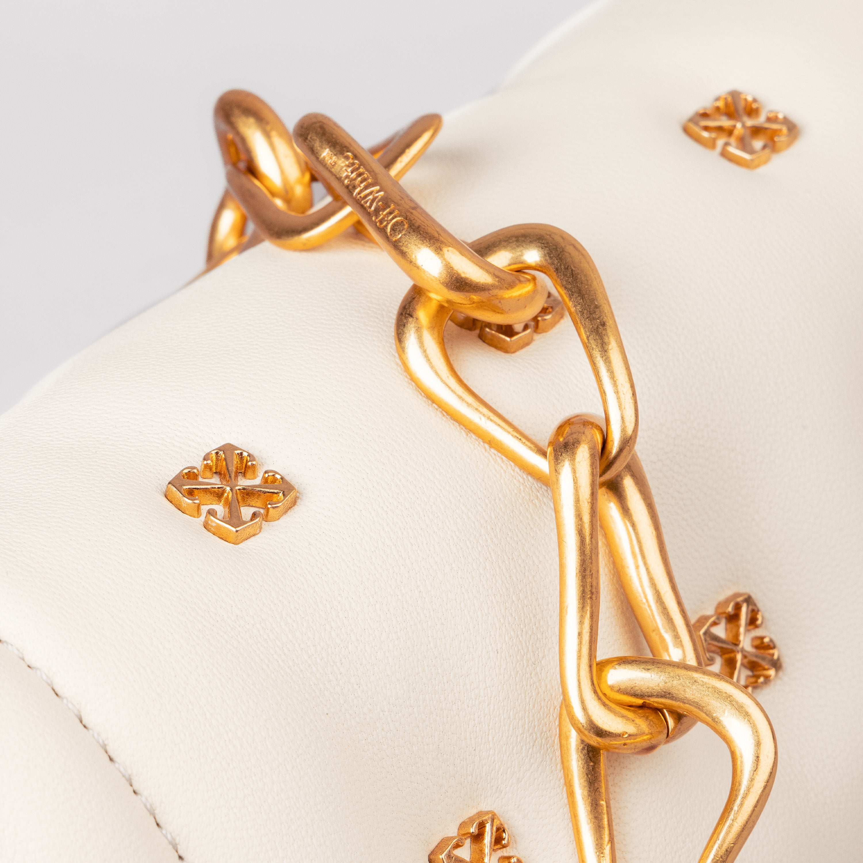 Cartera Beige Off-White Arrow Qlt Small Crossbody