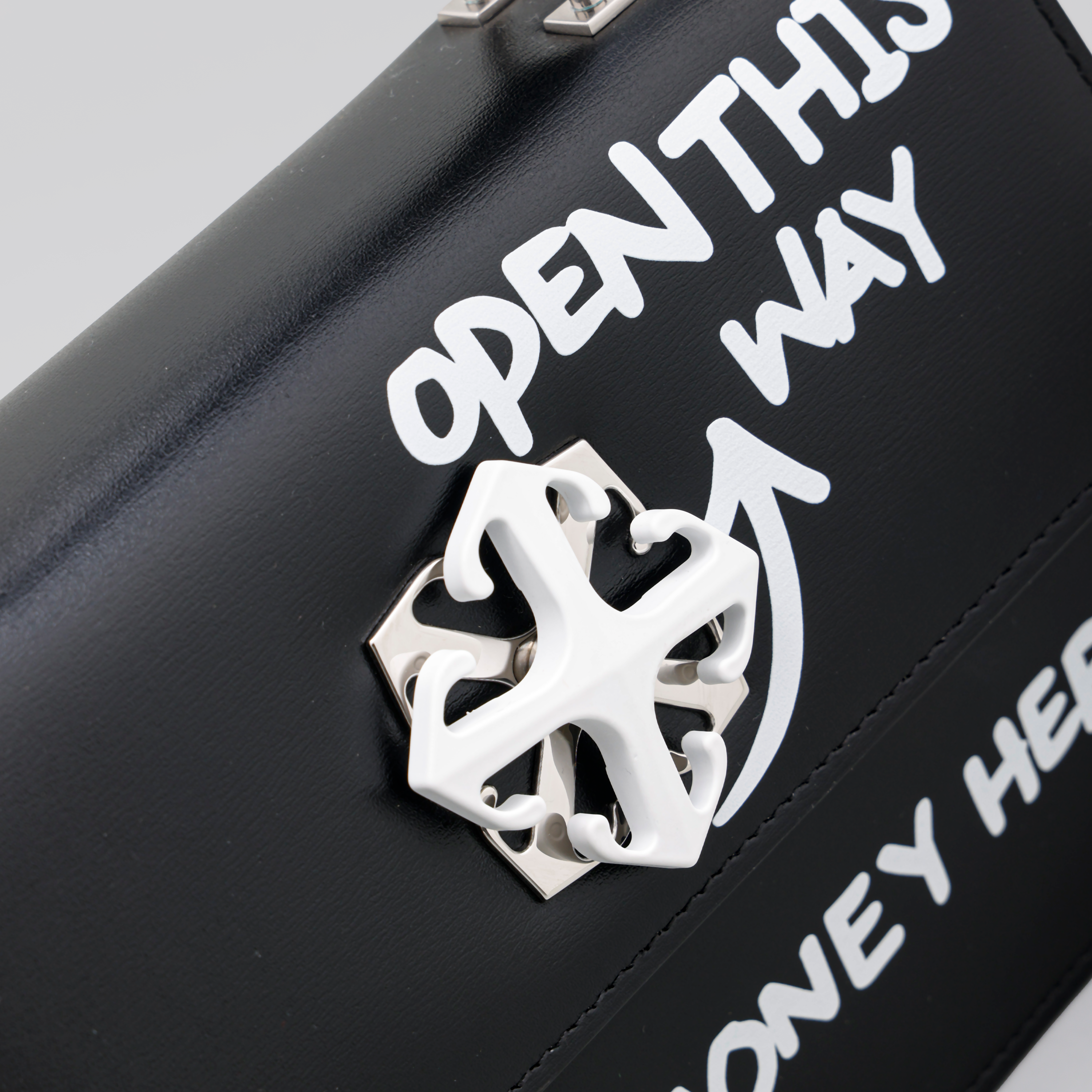 Cartera Negra Off-White Jitney 2.8 Top Handle Quote