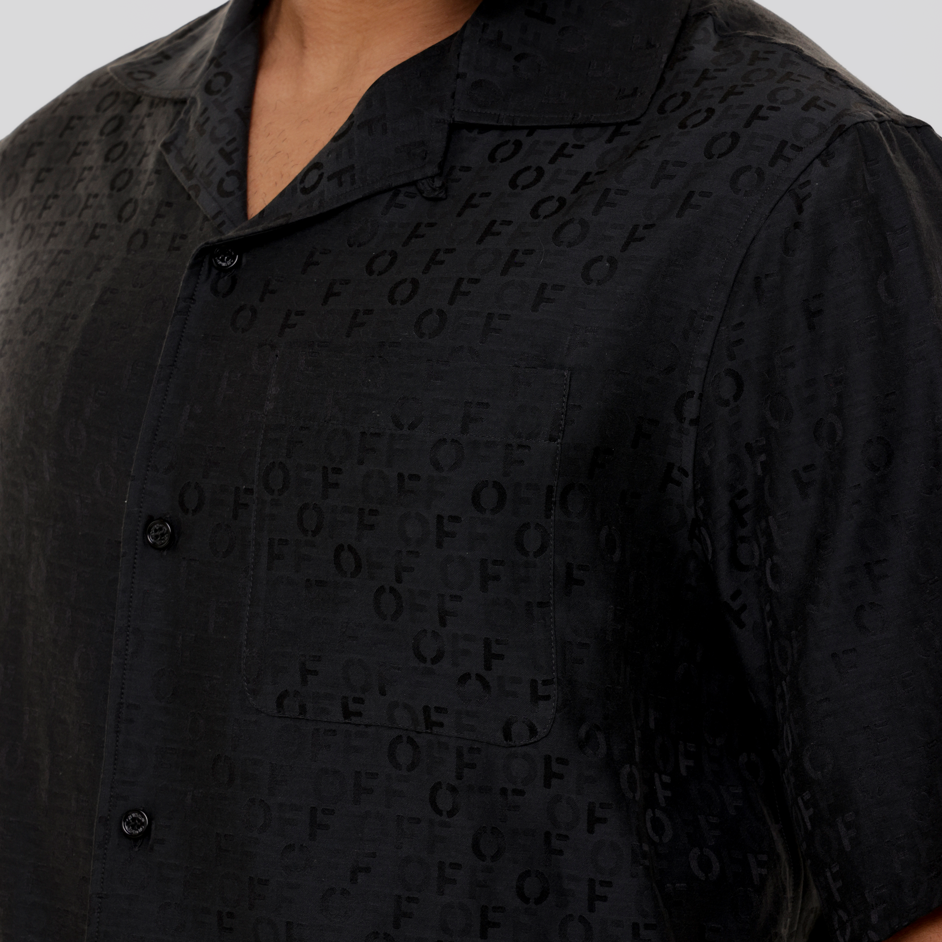 Camisa Negra Off-White Silk Logo Vacation