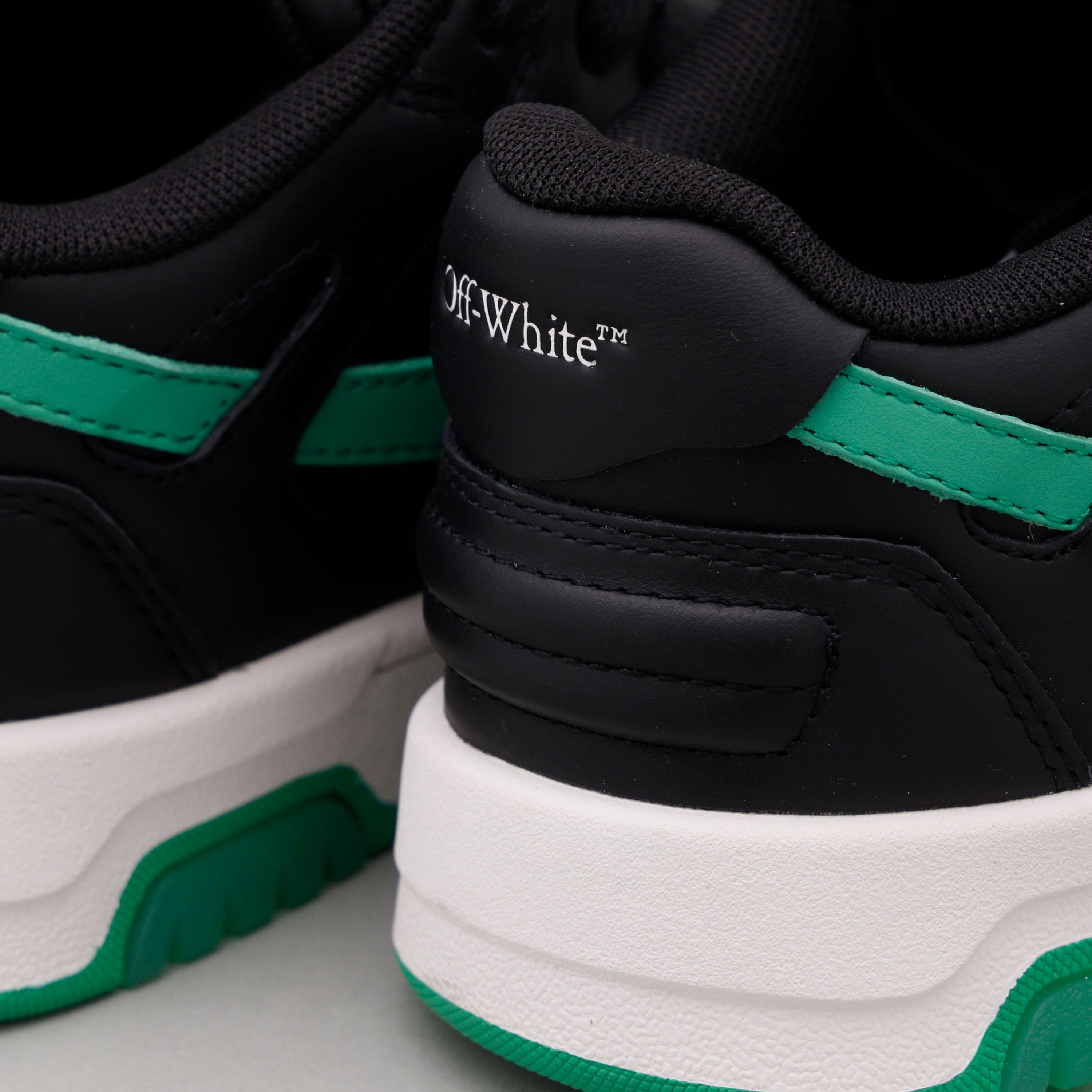 Sneakers Negro Verde Off-White Kids "OOO"