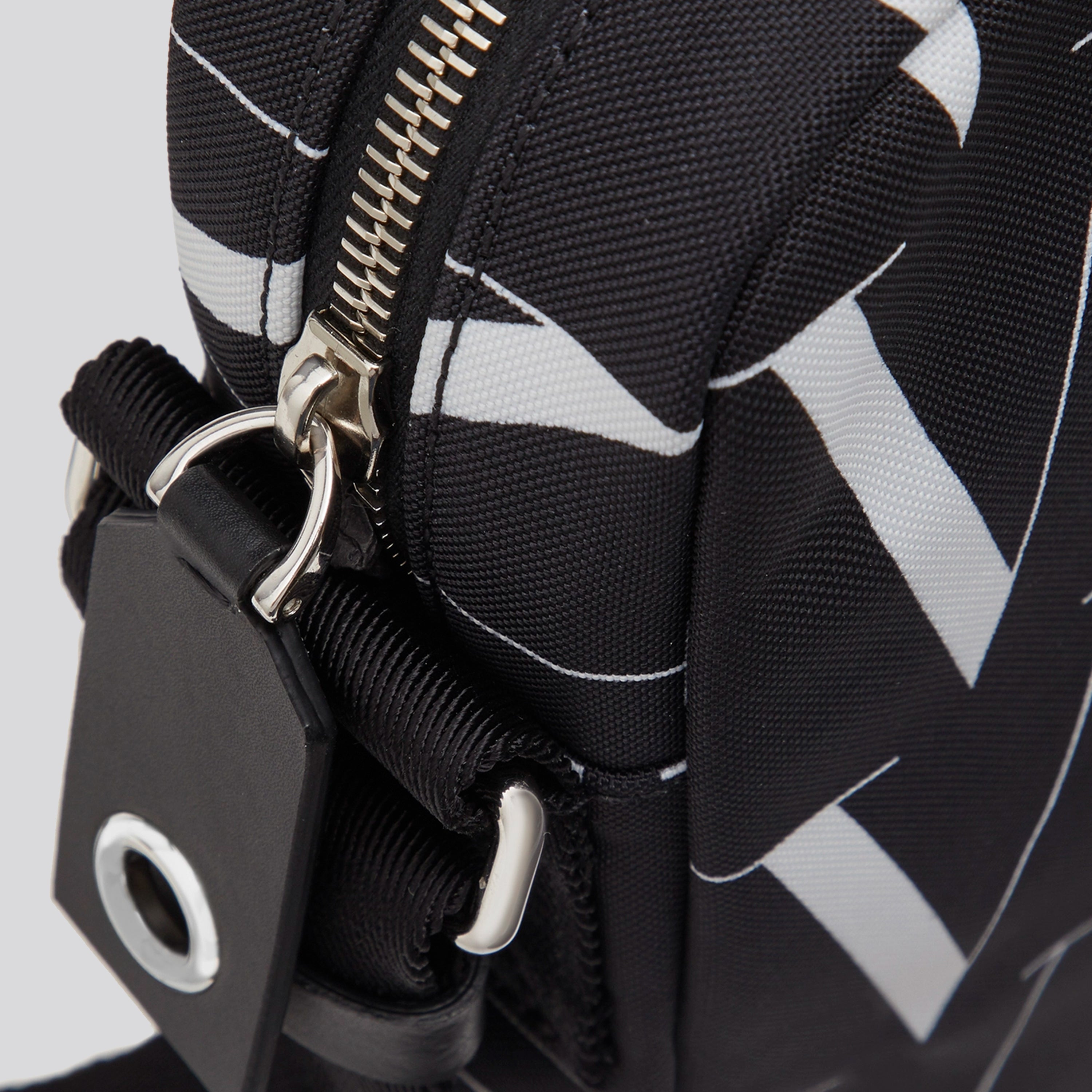 Bolso Negro Valentino Belt Bag Vltn Monogram