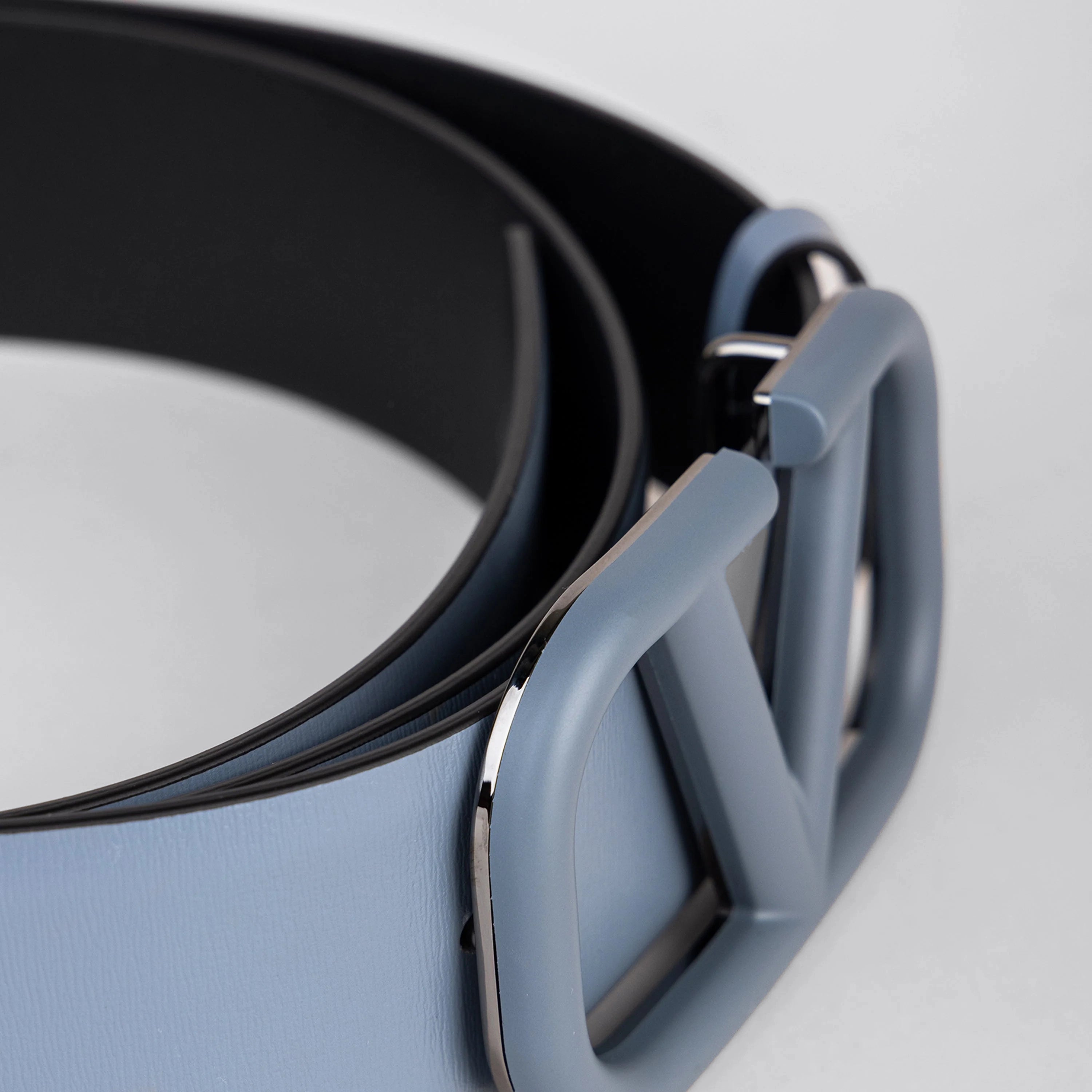 Cinturón Gris Valentino Vlogo