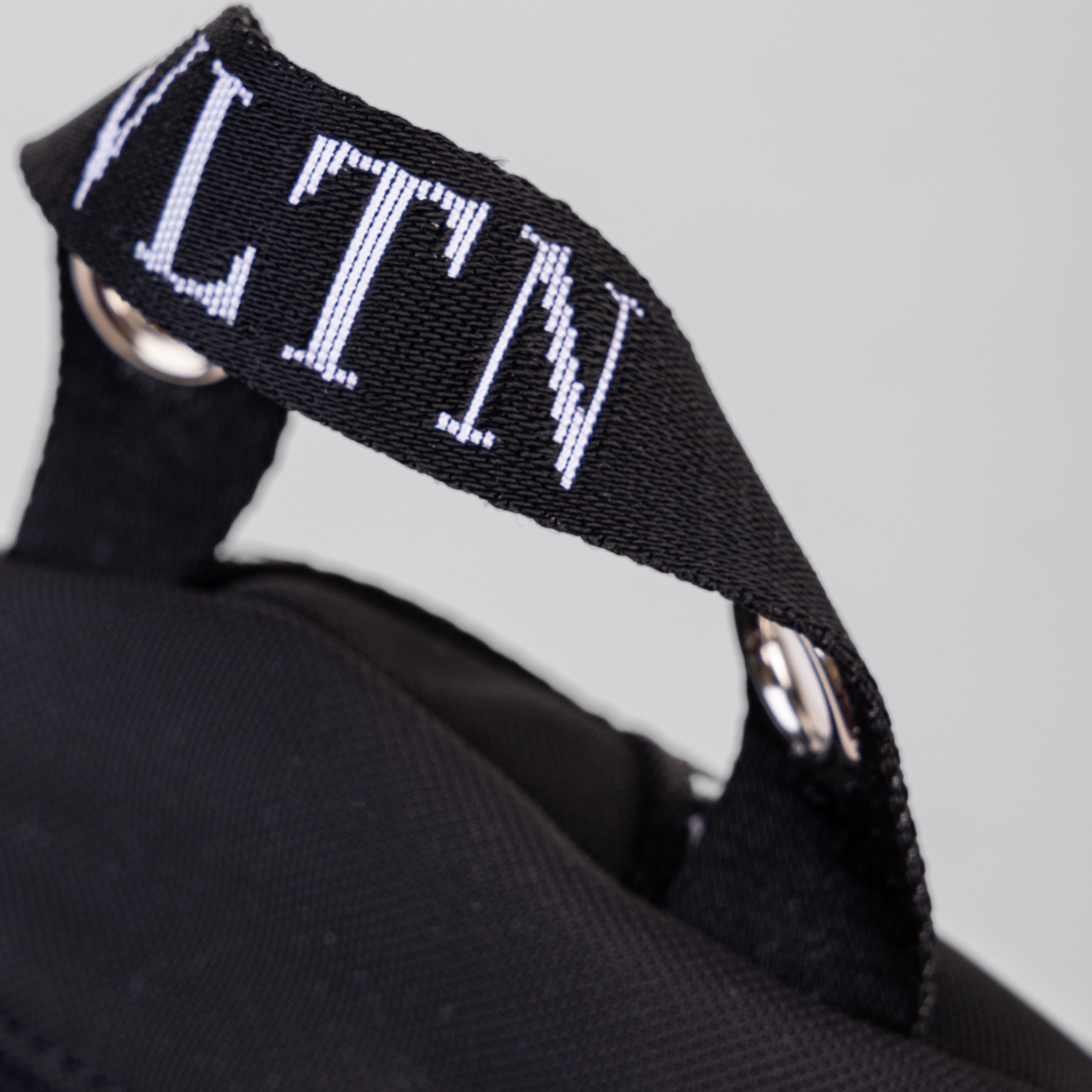 Morral Negra Valentino VLTN