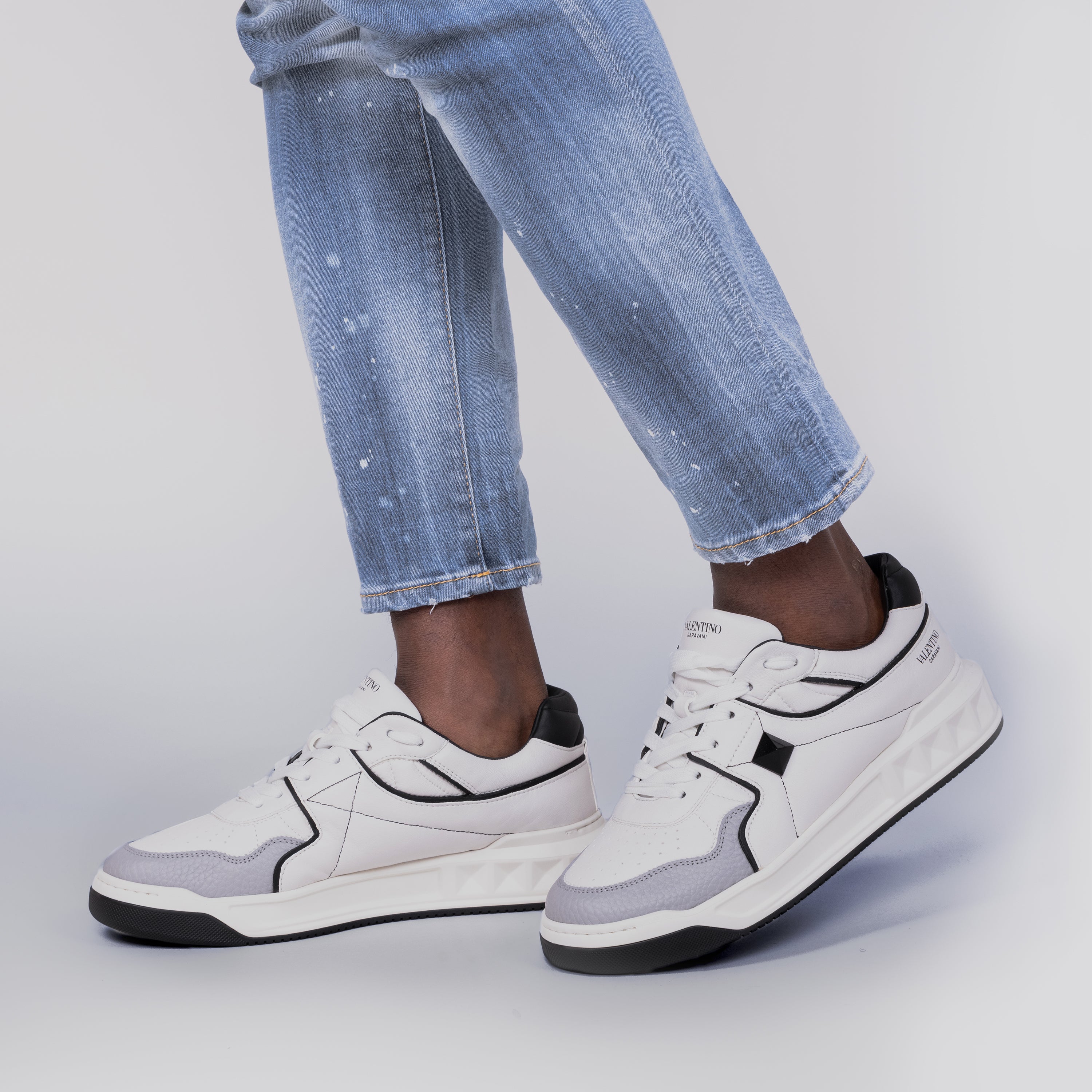 Sneakers Blanco Valentino Gris Roman Stud
