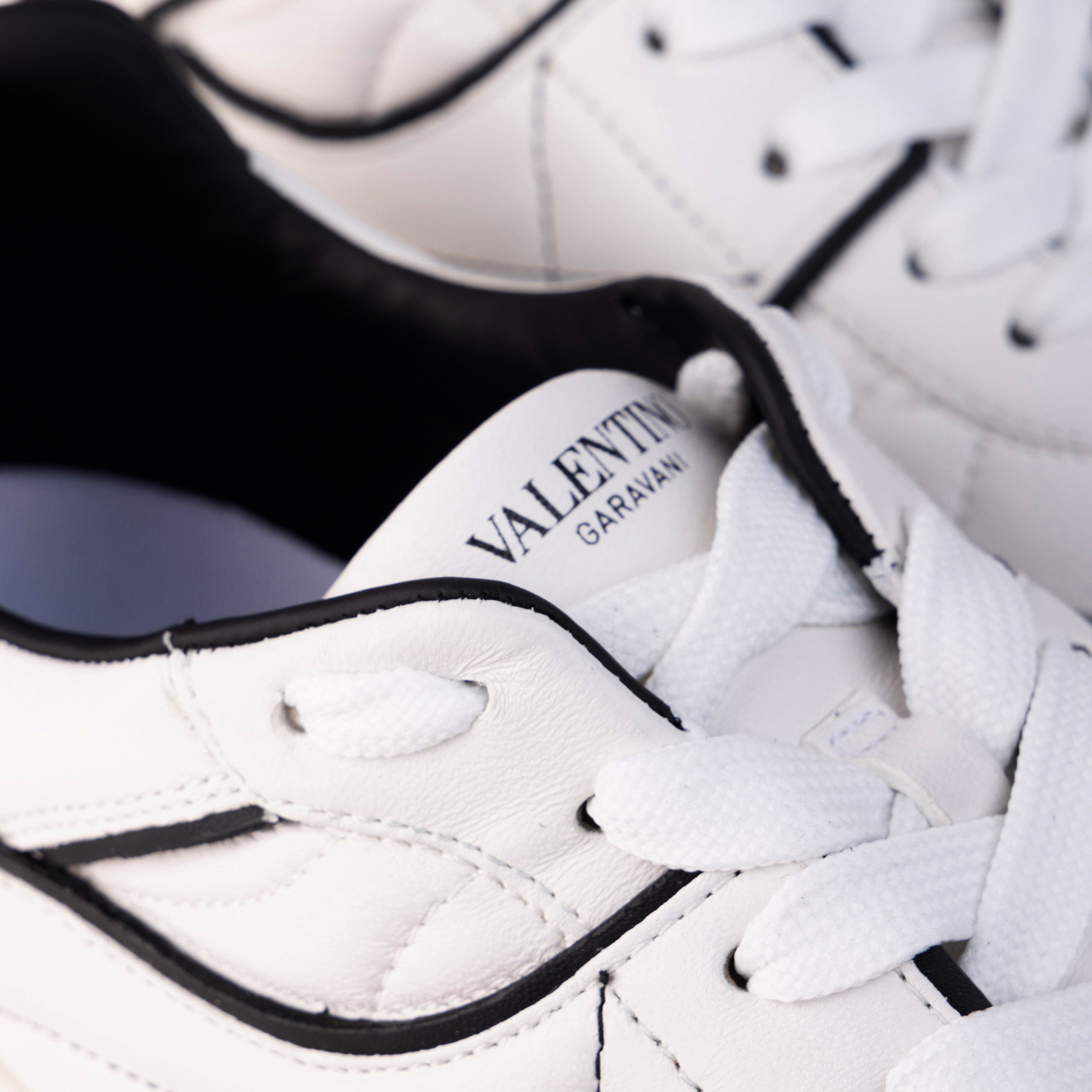Sneakers Blanco Valentino Gris Roman Stud