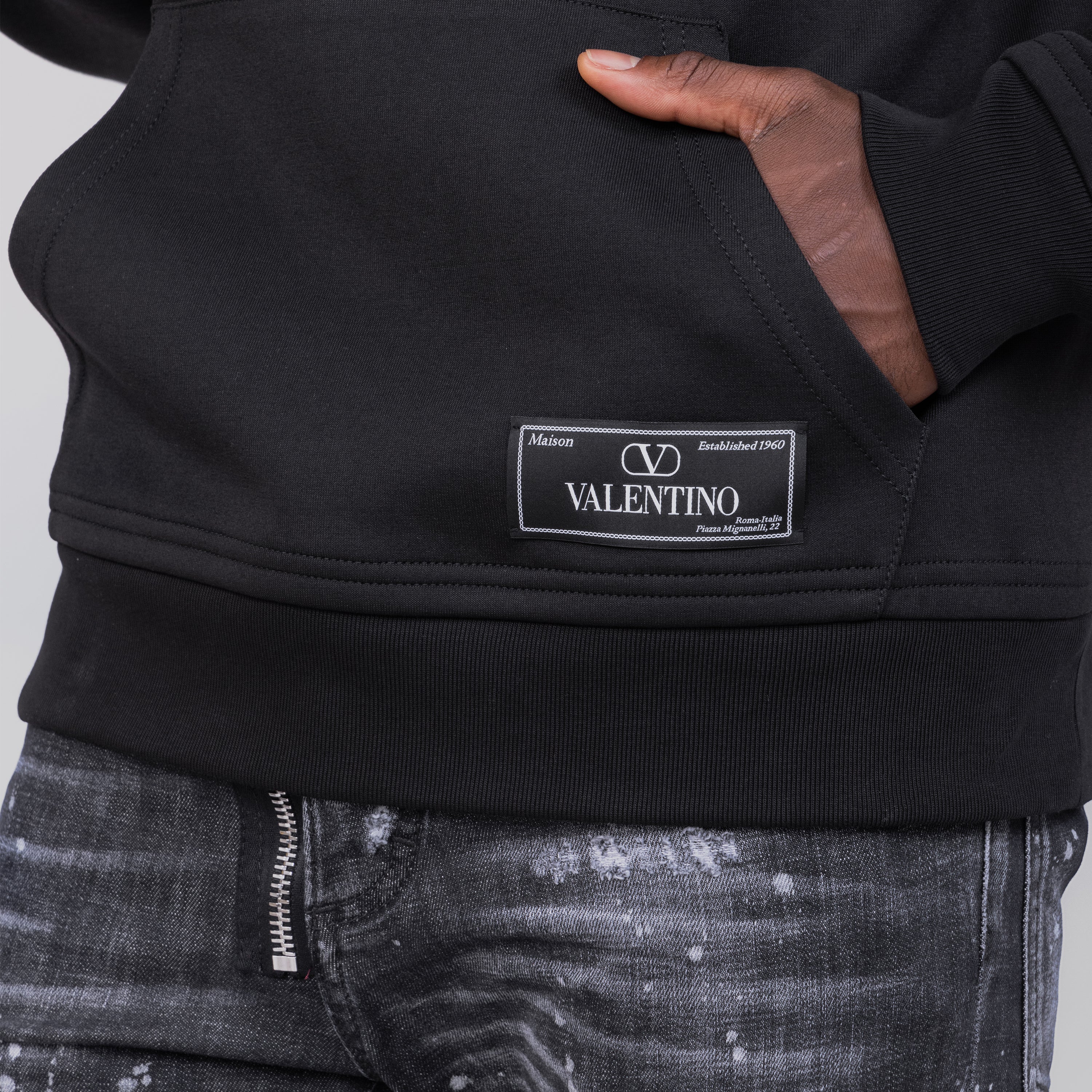 Buzo Tipo Hoodie Negro Valentino Tag Logo
