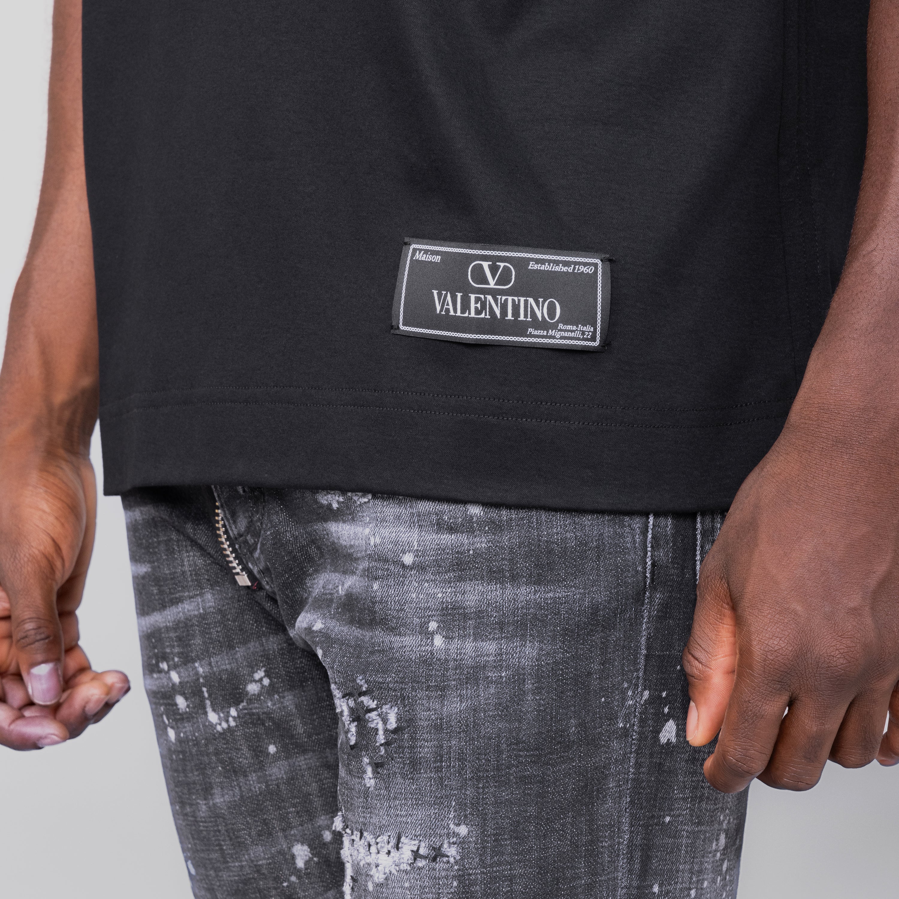Camiseta Negra Valentino Tag Logo