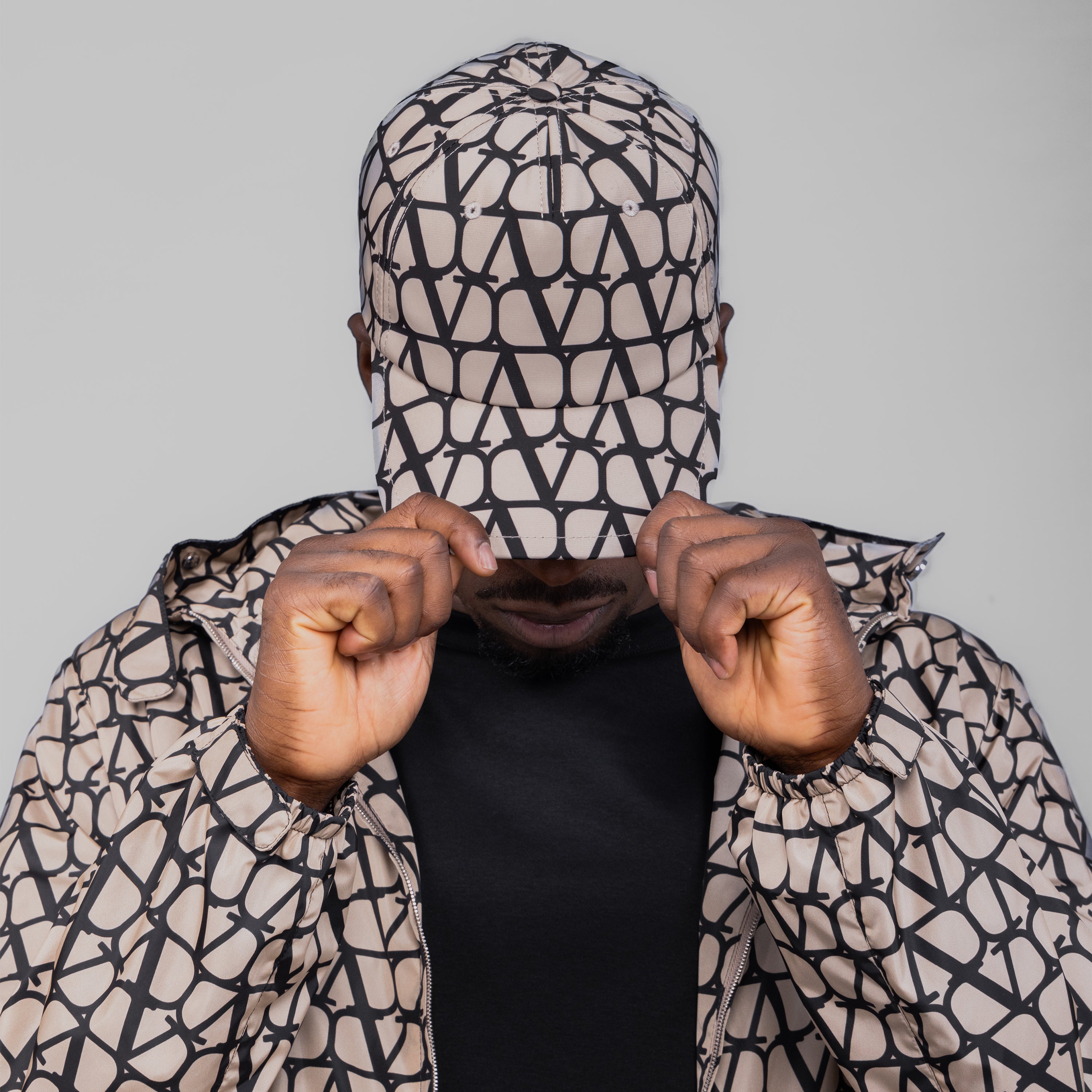 Gorra Beige Negro Valentino Vlogo Monogram