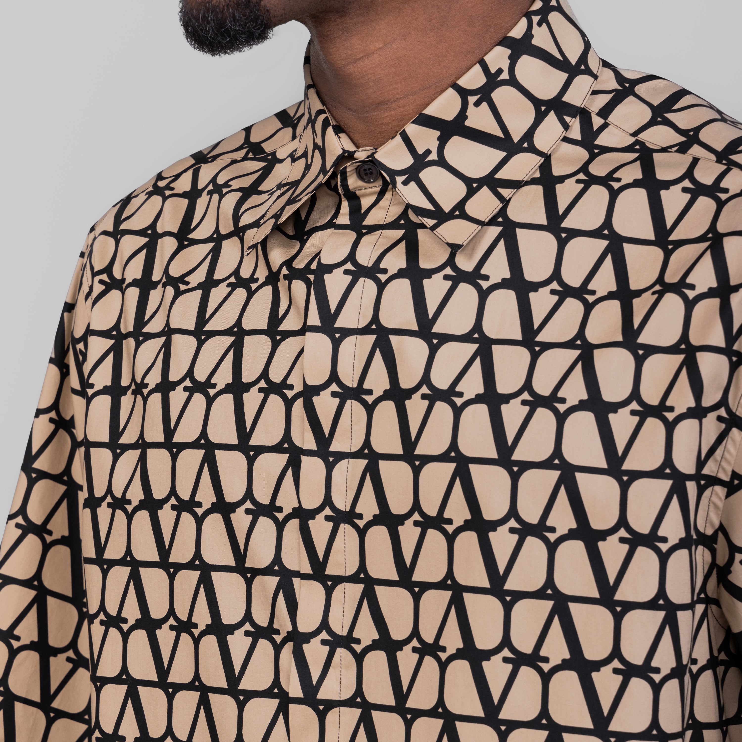 Camisa Beige Negro Valentino Vlogo Monogram