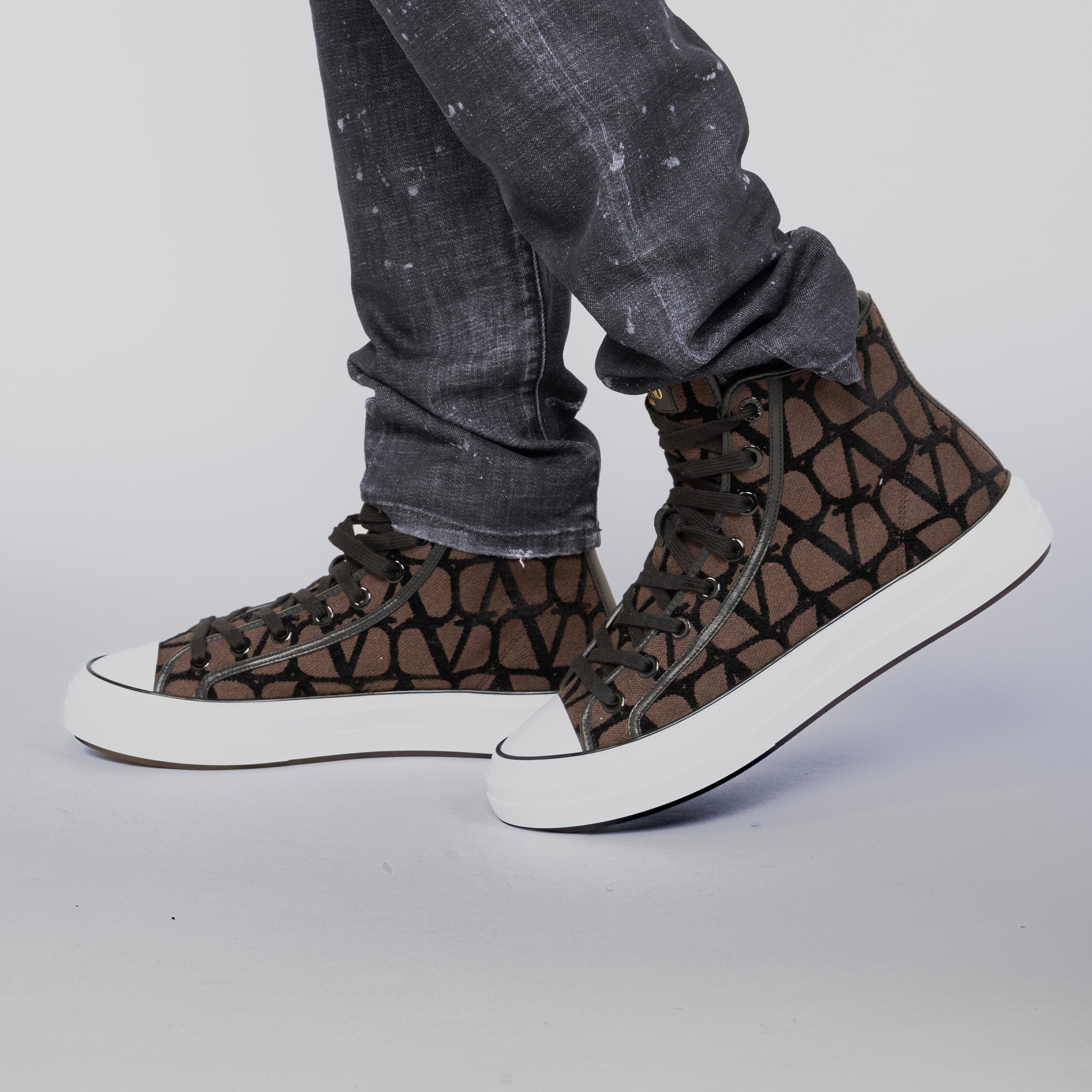 Sneakers Café Valentino High Top Negro Vlogo Monogram