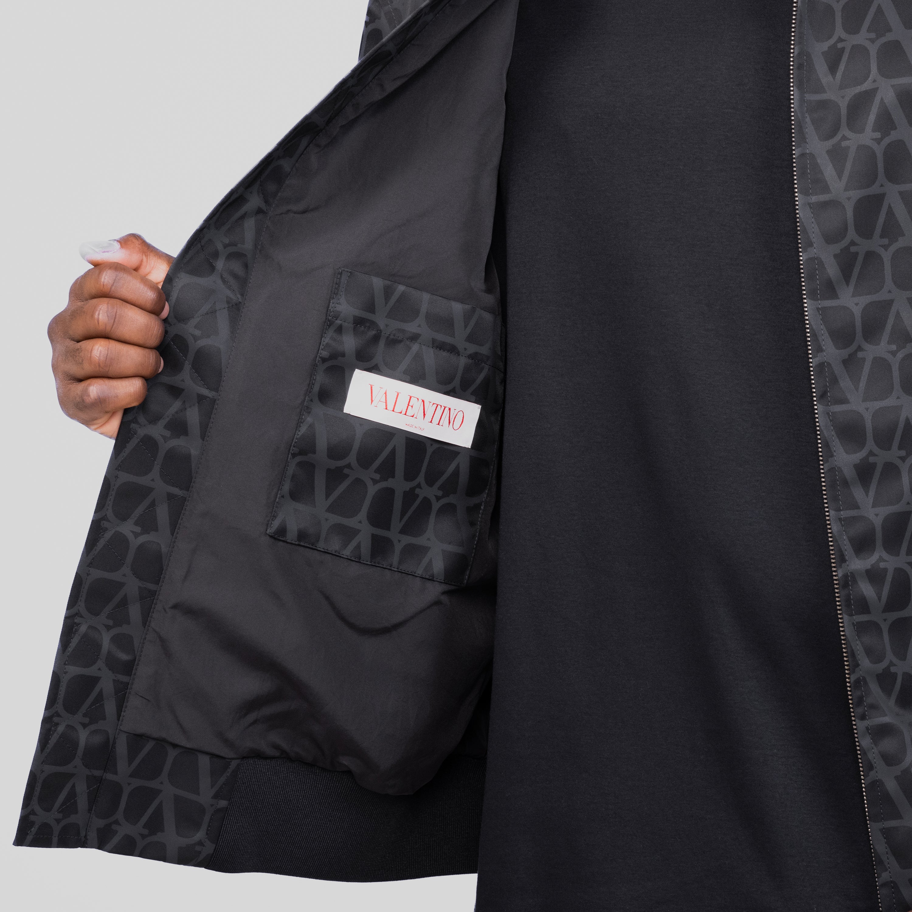 Chaqueta Negra Gris Valentino Vlogo