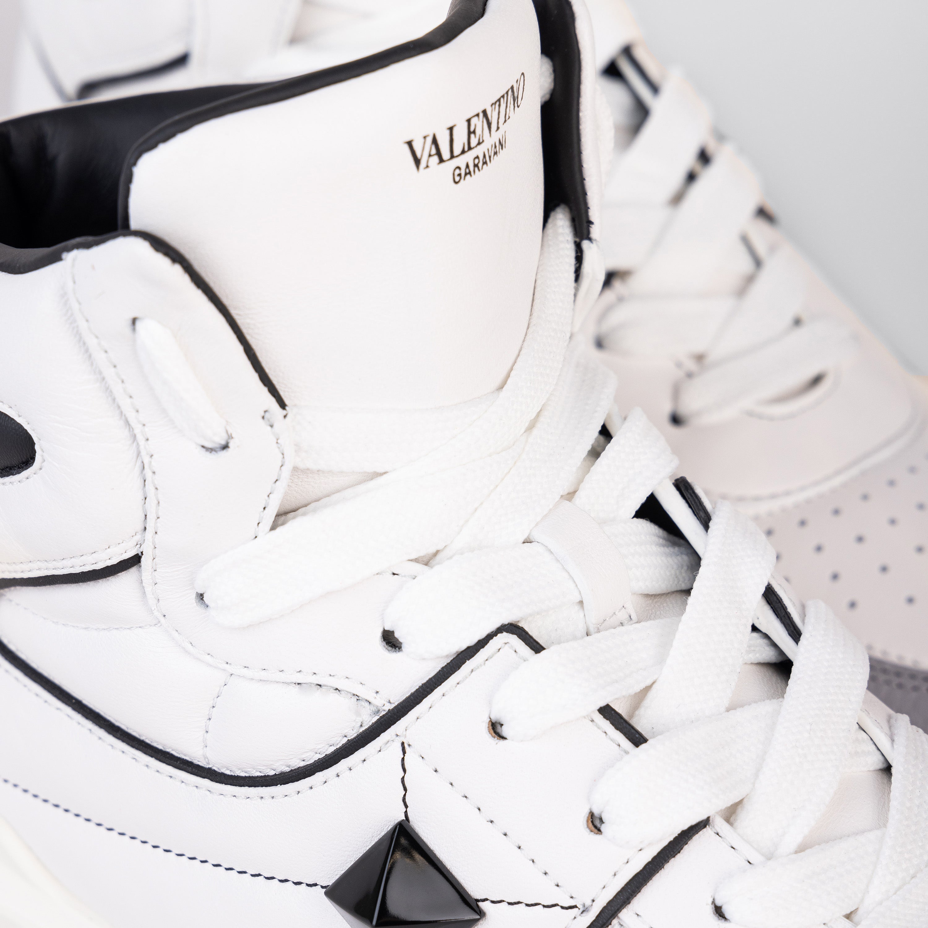 Sneakers High Top Blanco Valentino Rockstud
