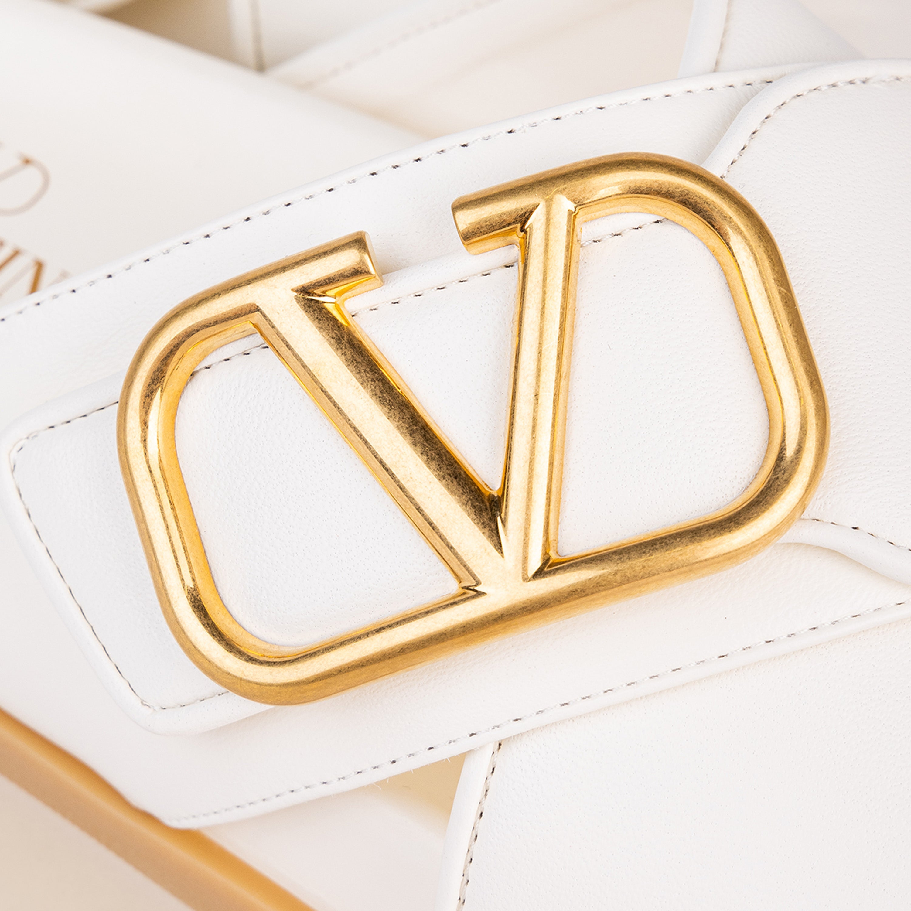 Sandalias Blancas Valentino Gold Vlogo
