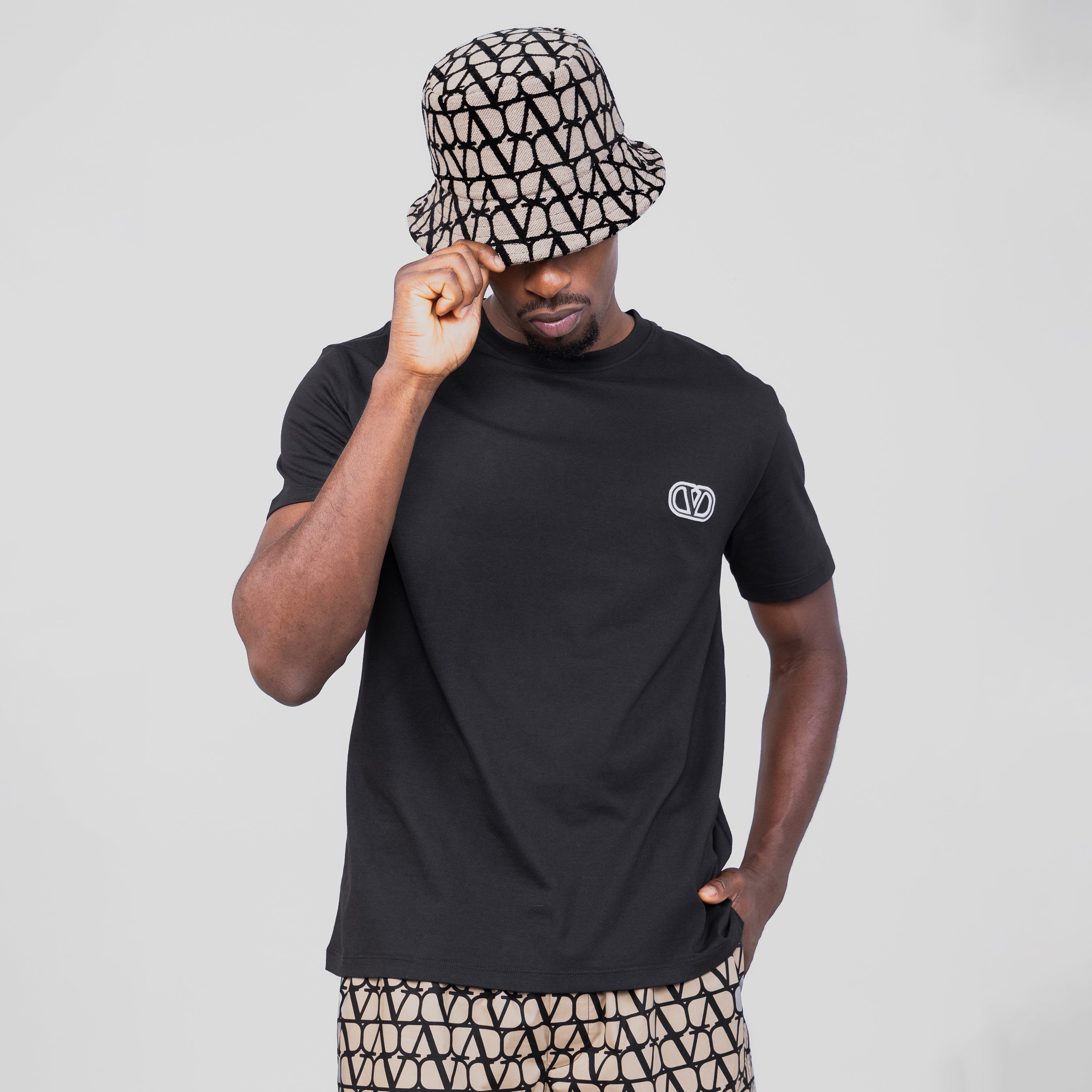 Gorro Beige Negro Valentino Iconographe