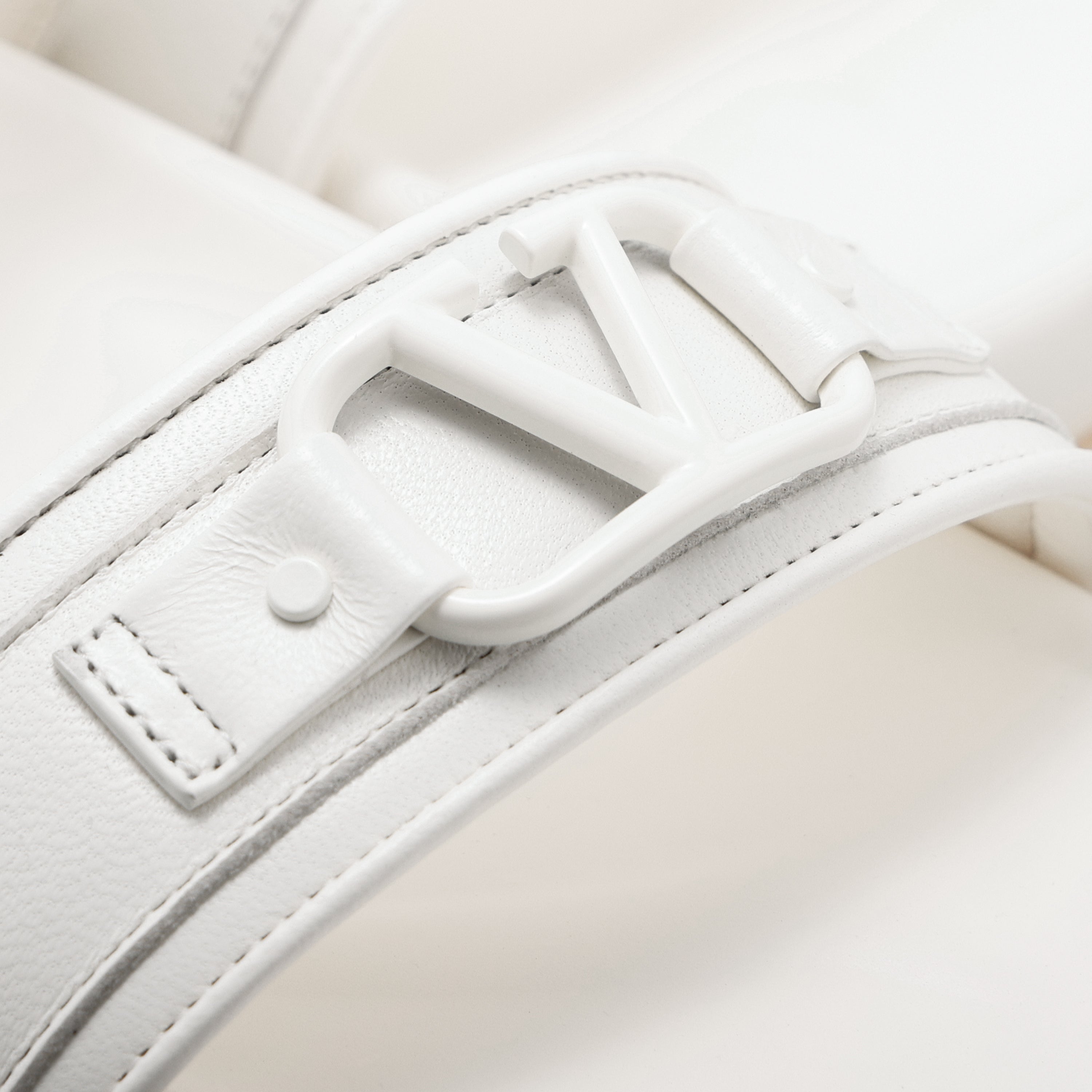 Sandalias Blanco Valentino Vplaque