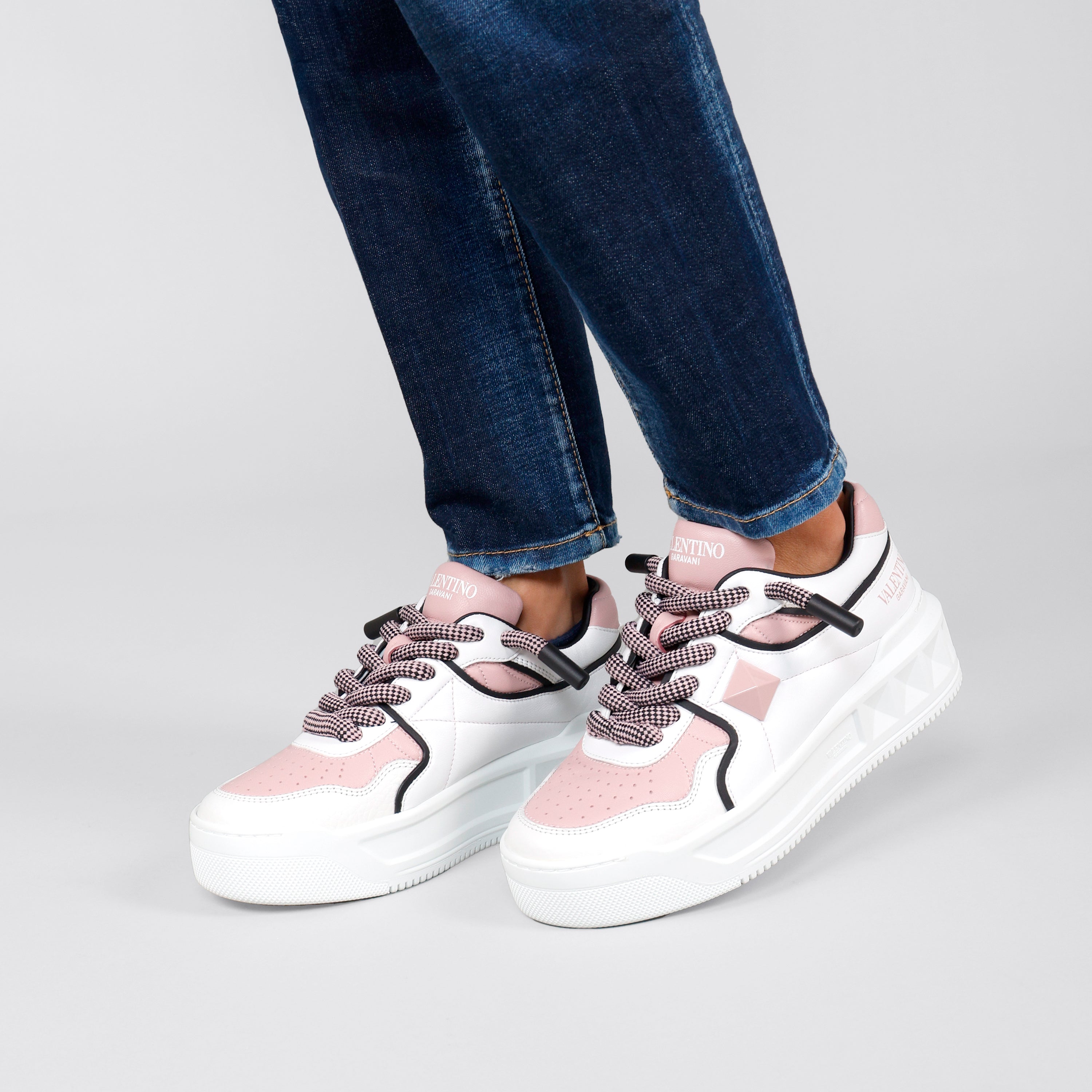 Sneakers Blancos Rosado Valentino One Stud