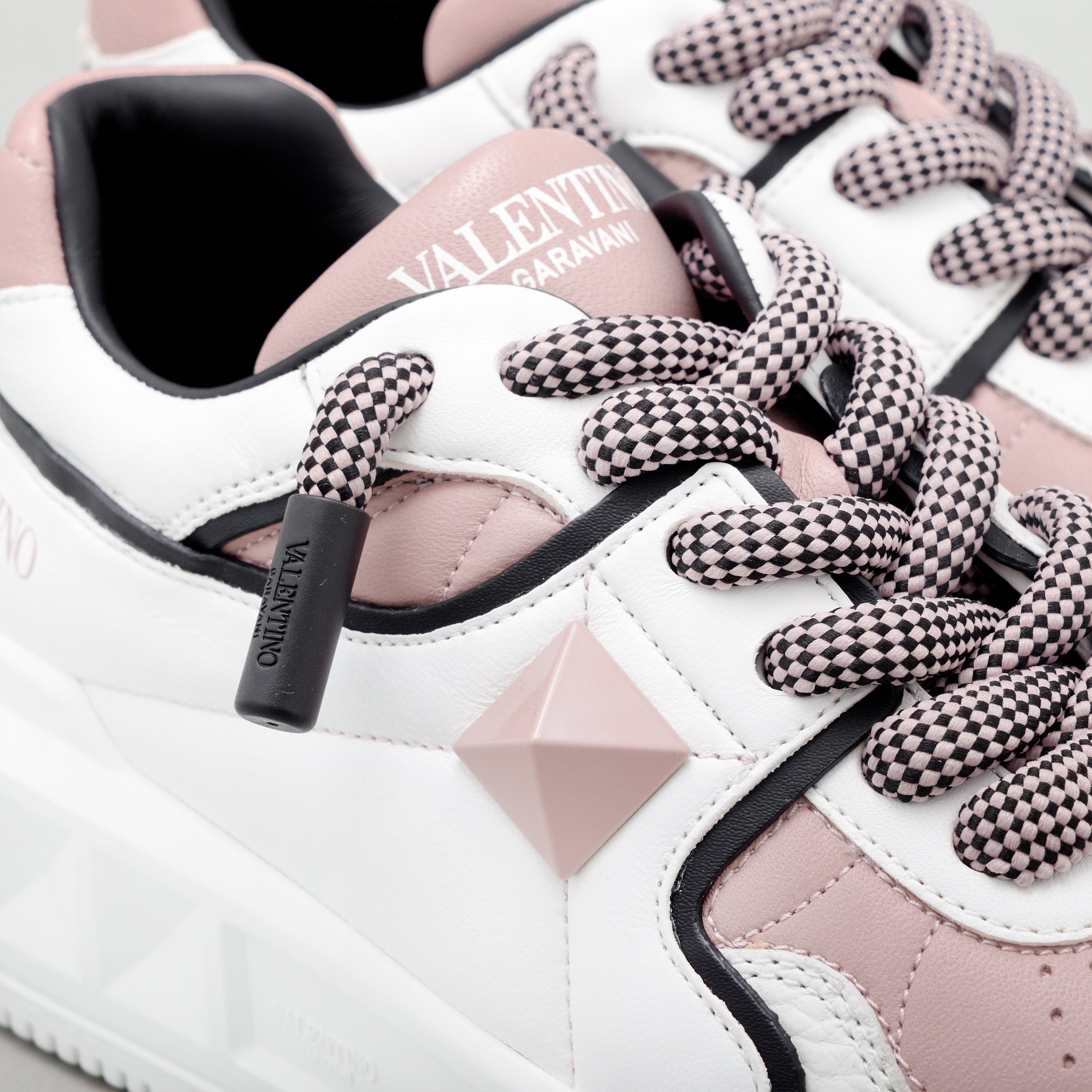 Sneakers Blancos Rosado Valentino One Stud