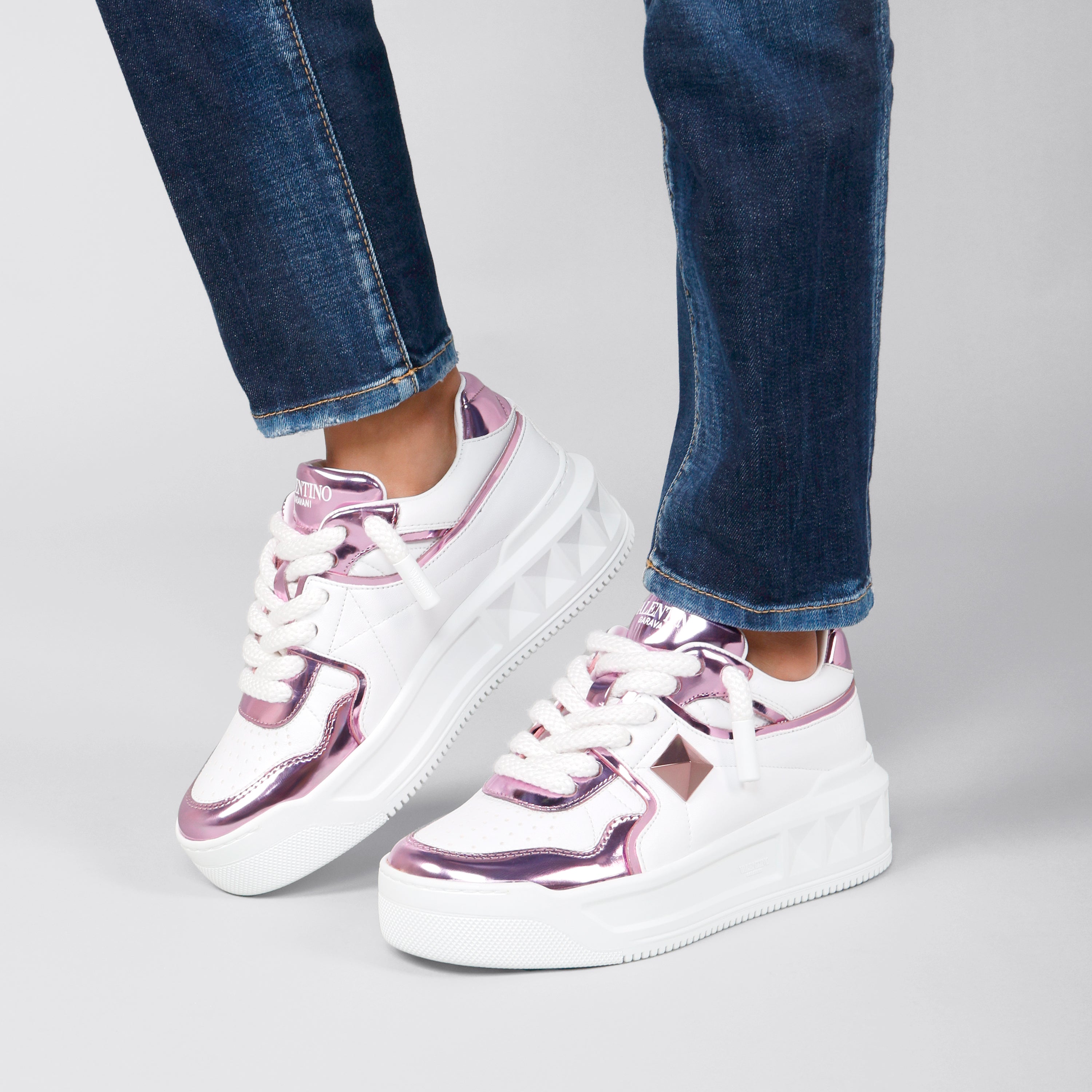 Sneakers Blancos Rosado Valentino Rosado One Roman Stud