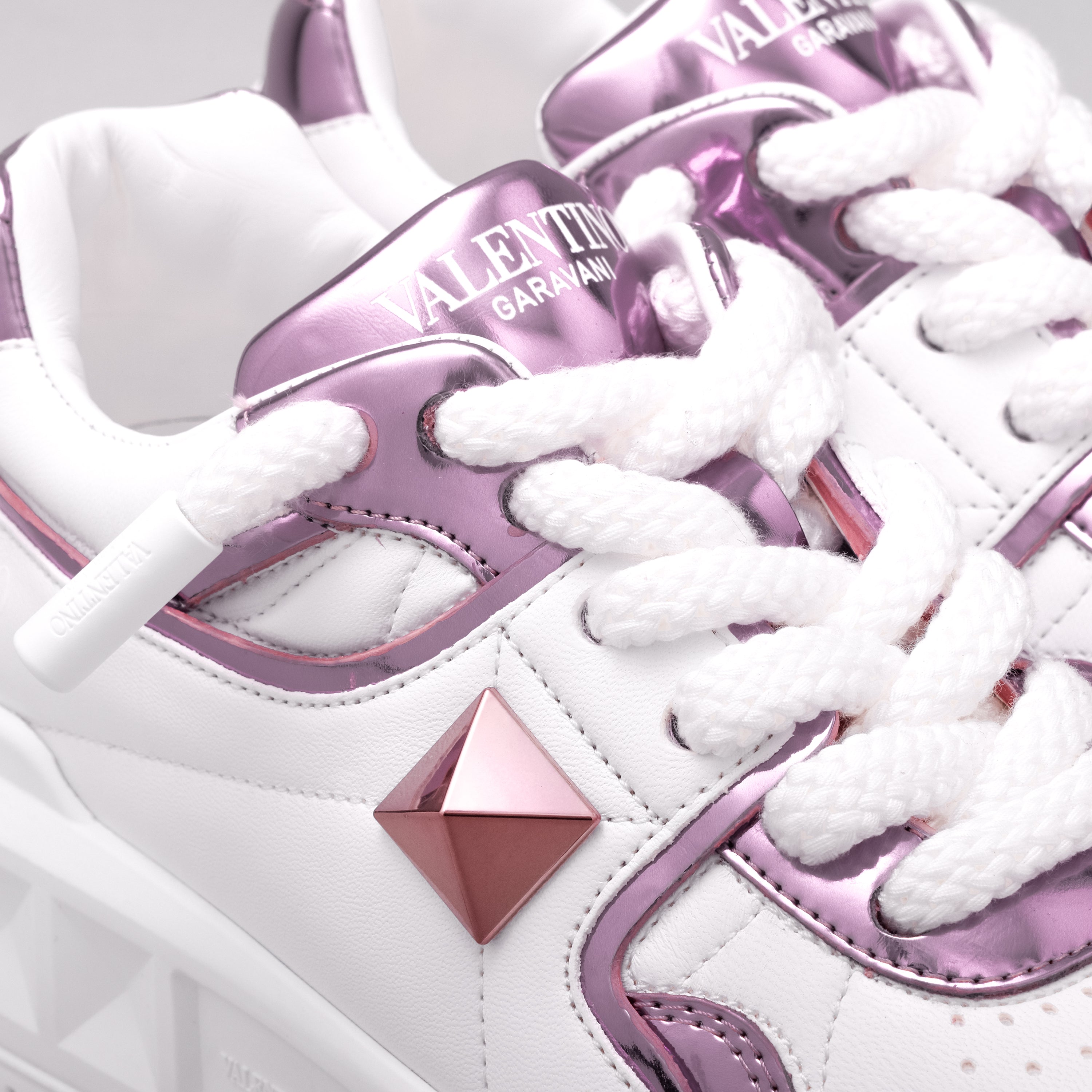 Sneakers Blancos Rosado Valentino Rosado One Roman Stud
