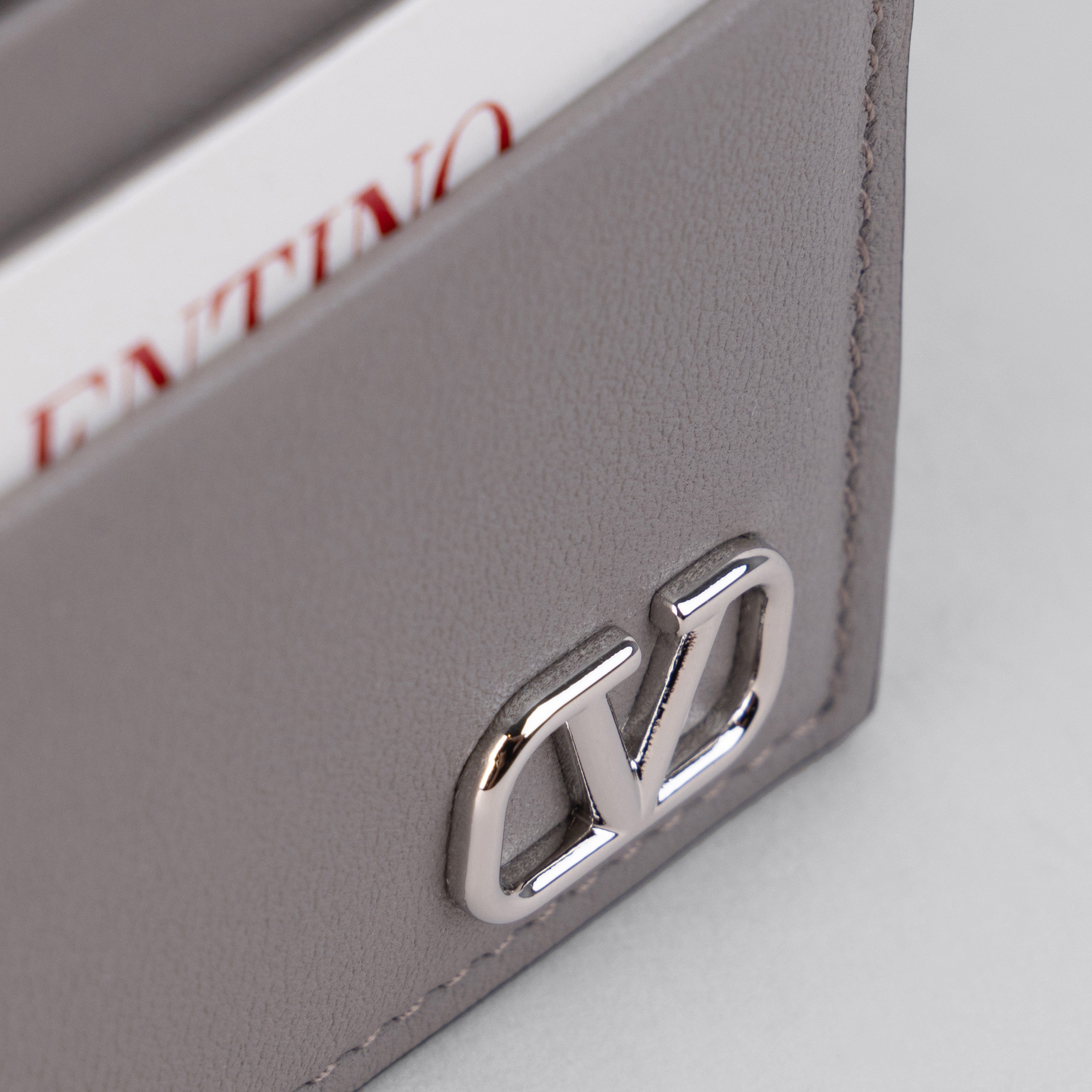 Tarjetero Gris Valentino Vlogo Plaque