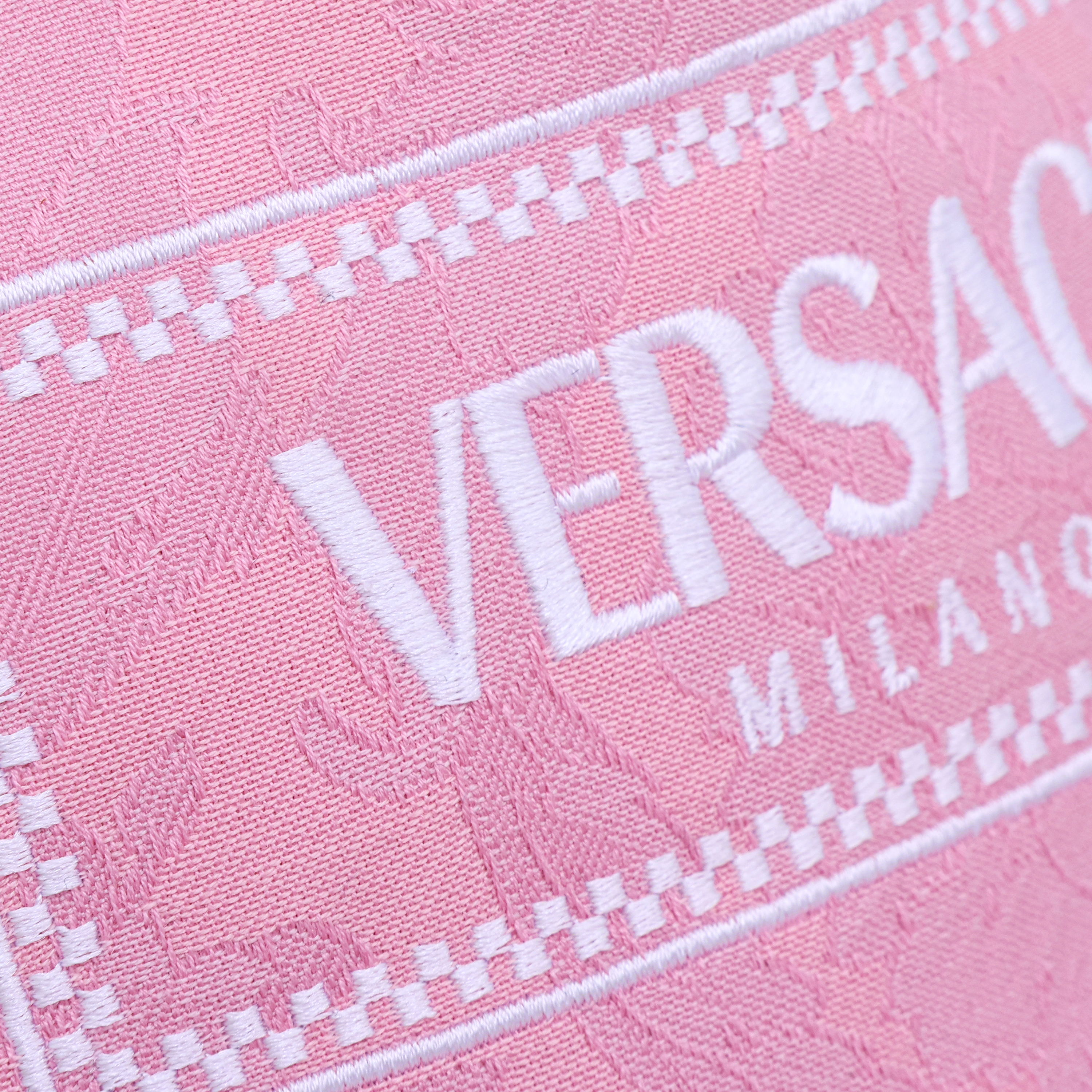 Gorra Rosada Versace Logo